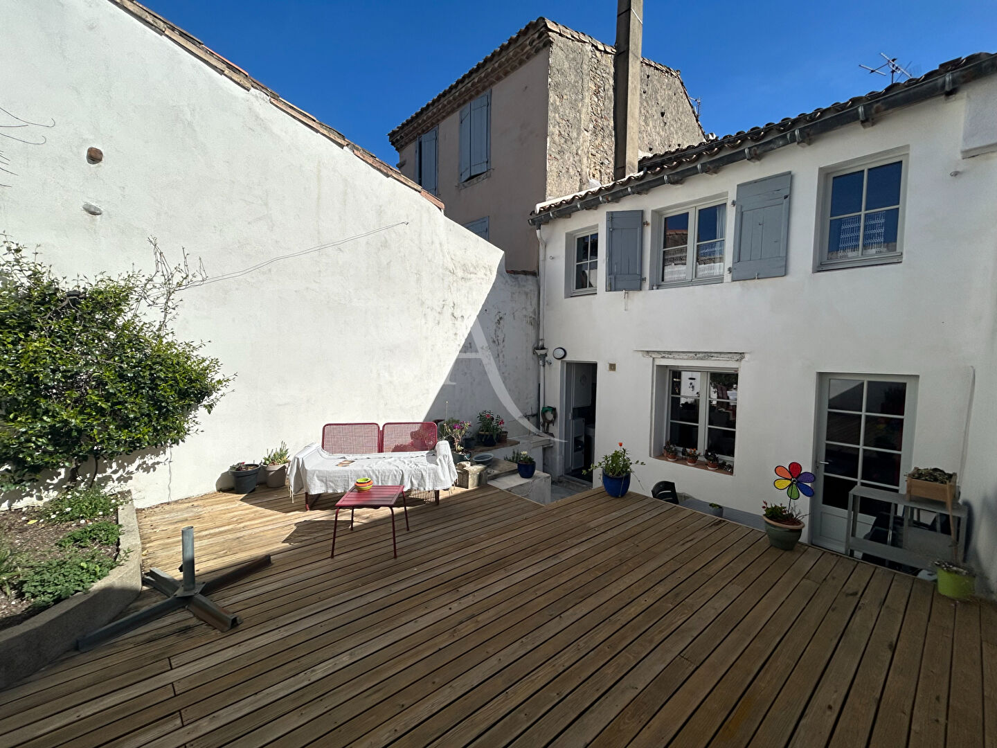 Agence immobilière de L'Adresse   COLUMBO IMMOBILIER - L'ADRESSE  COLUMBO IMMOBILIER