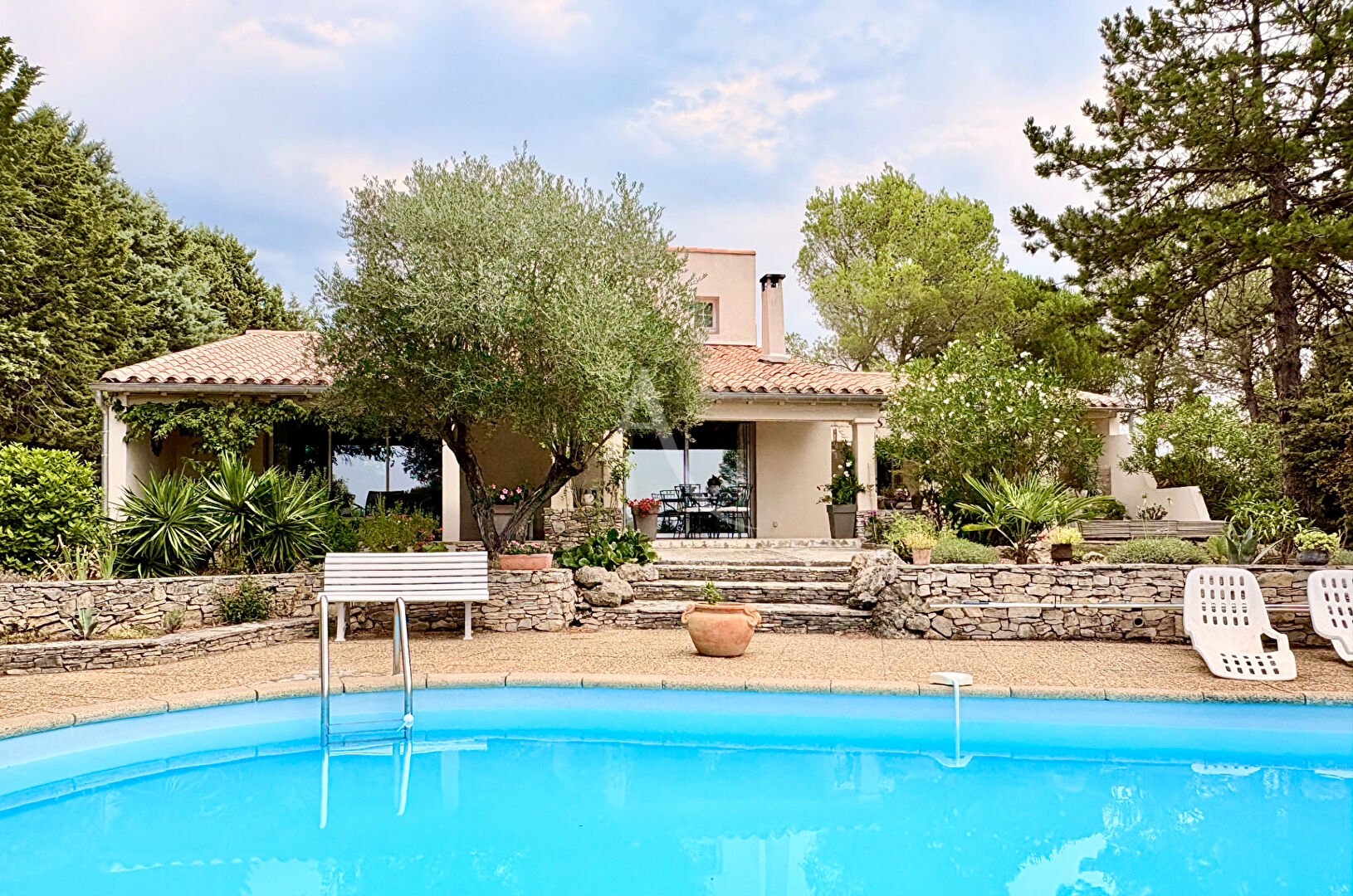 Agence immobilière de L'Adresse   COLUMBO IMMOBILIER - L'ADRESSE  COLUMBO IMMOBILIER