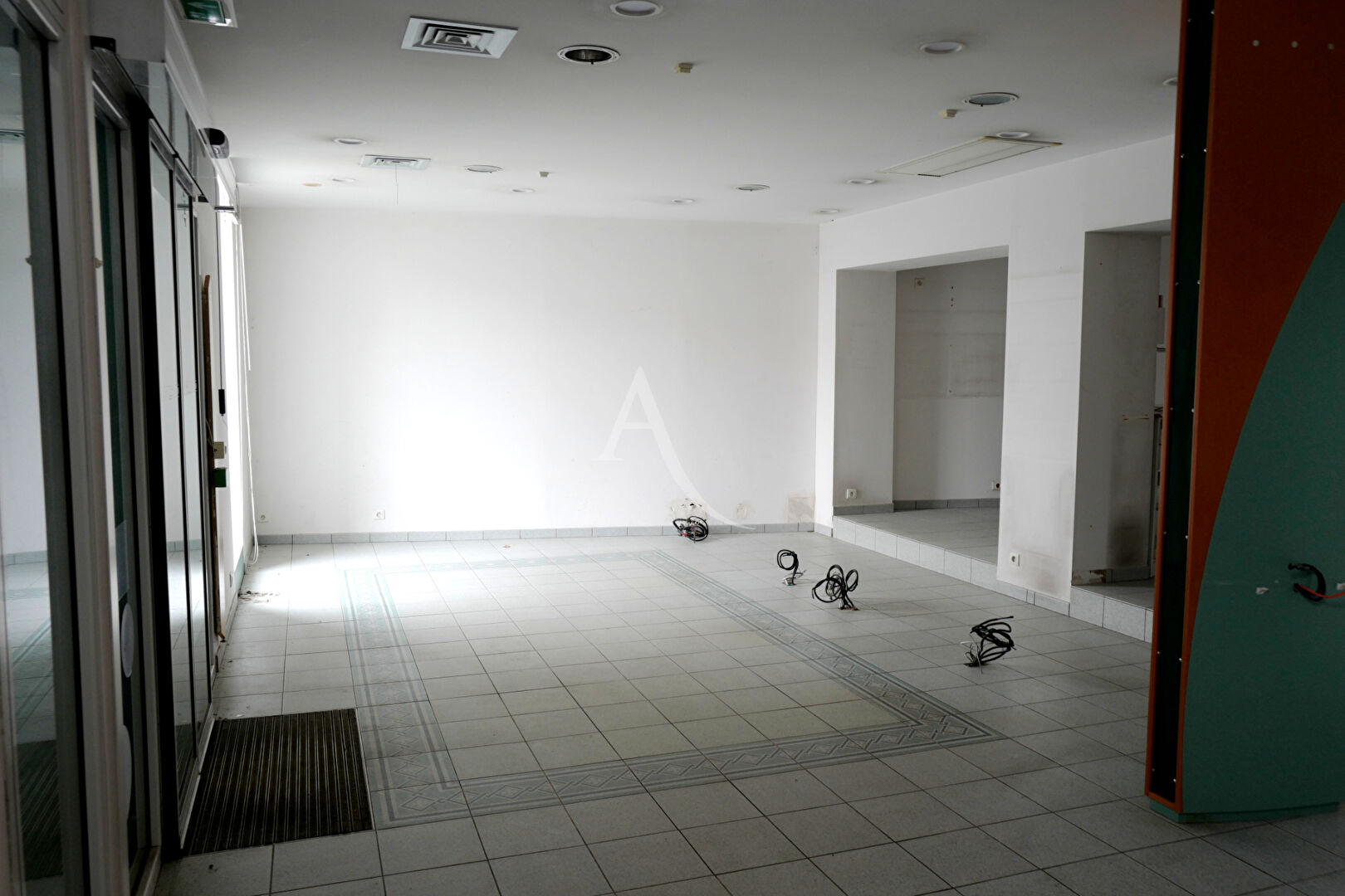 Photo Ensemble immobilier : maison bourgeoise et dépendance image 3/6