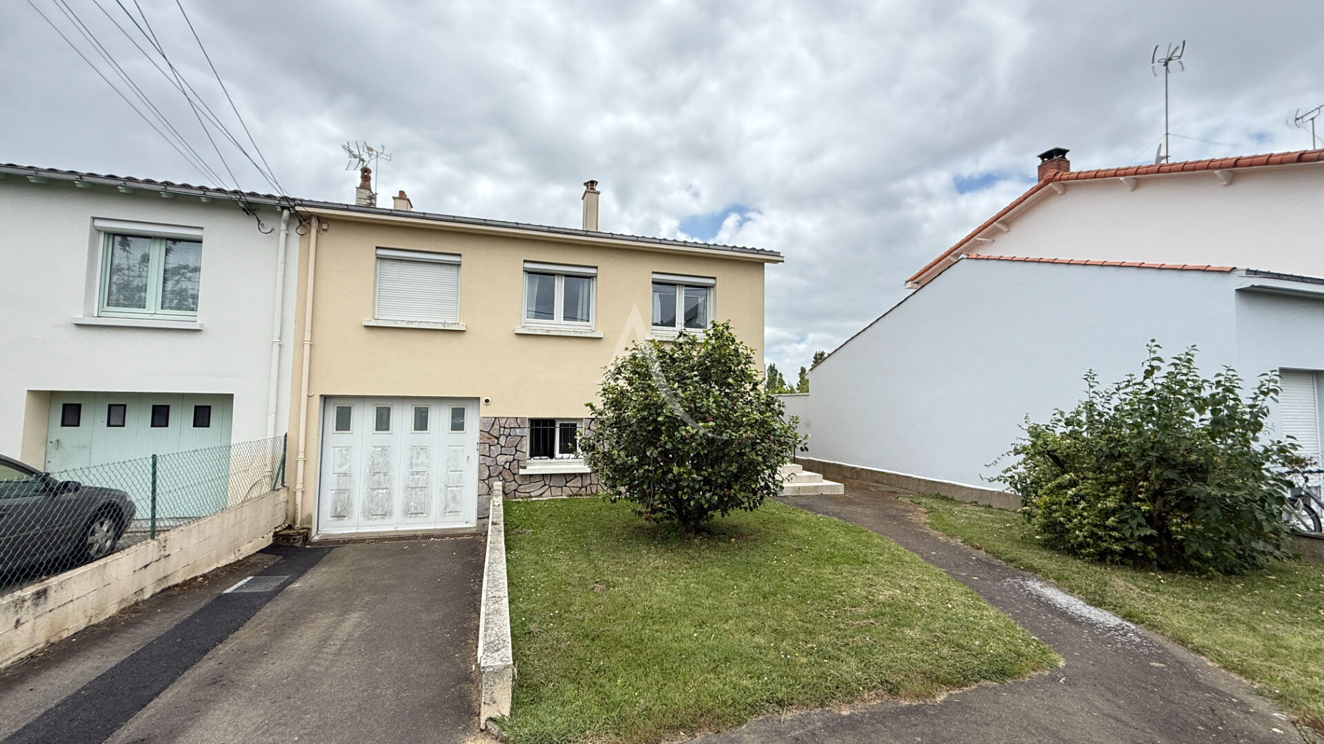 Agence immobilière de 
 L'ADRESSE LABEL IMMO 85 - L'adresse La Roche sur Yon St André d'Ornay 
