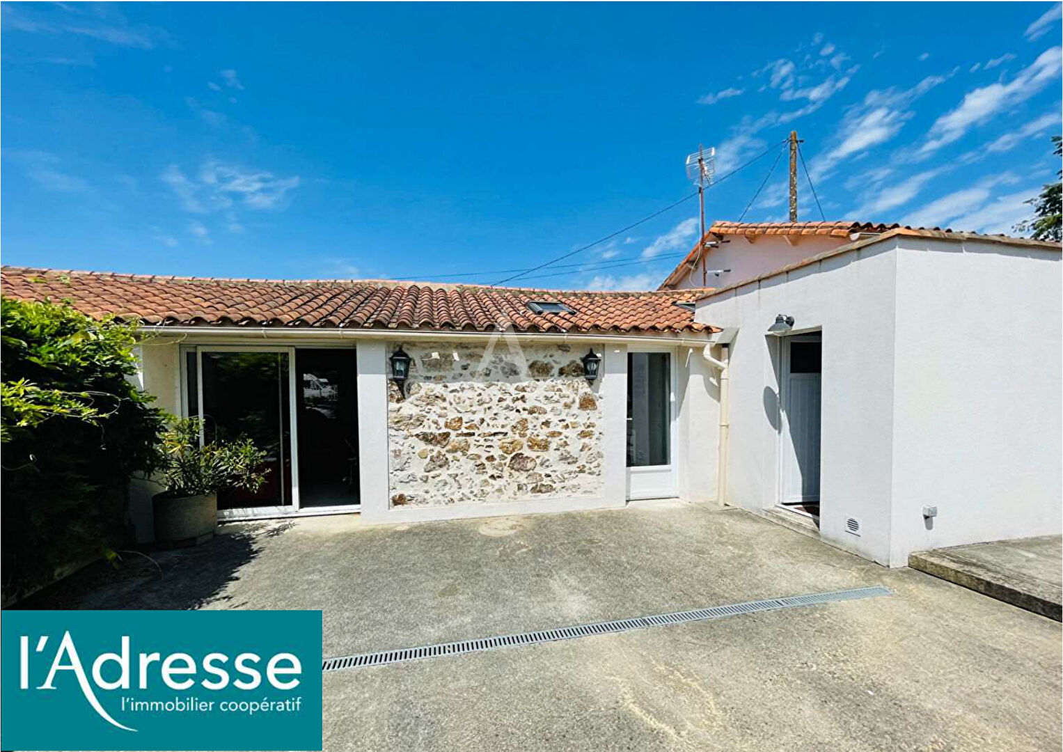 Agence immobilière de 
 L'ADRESSE LABEL IMMO 85 - L'adresse La Roche sur Yon St André d'Ornay 

