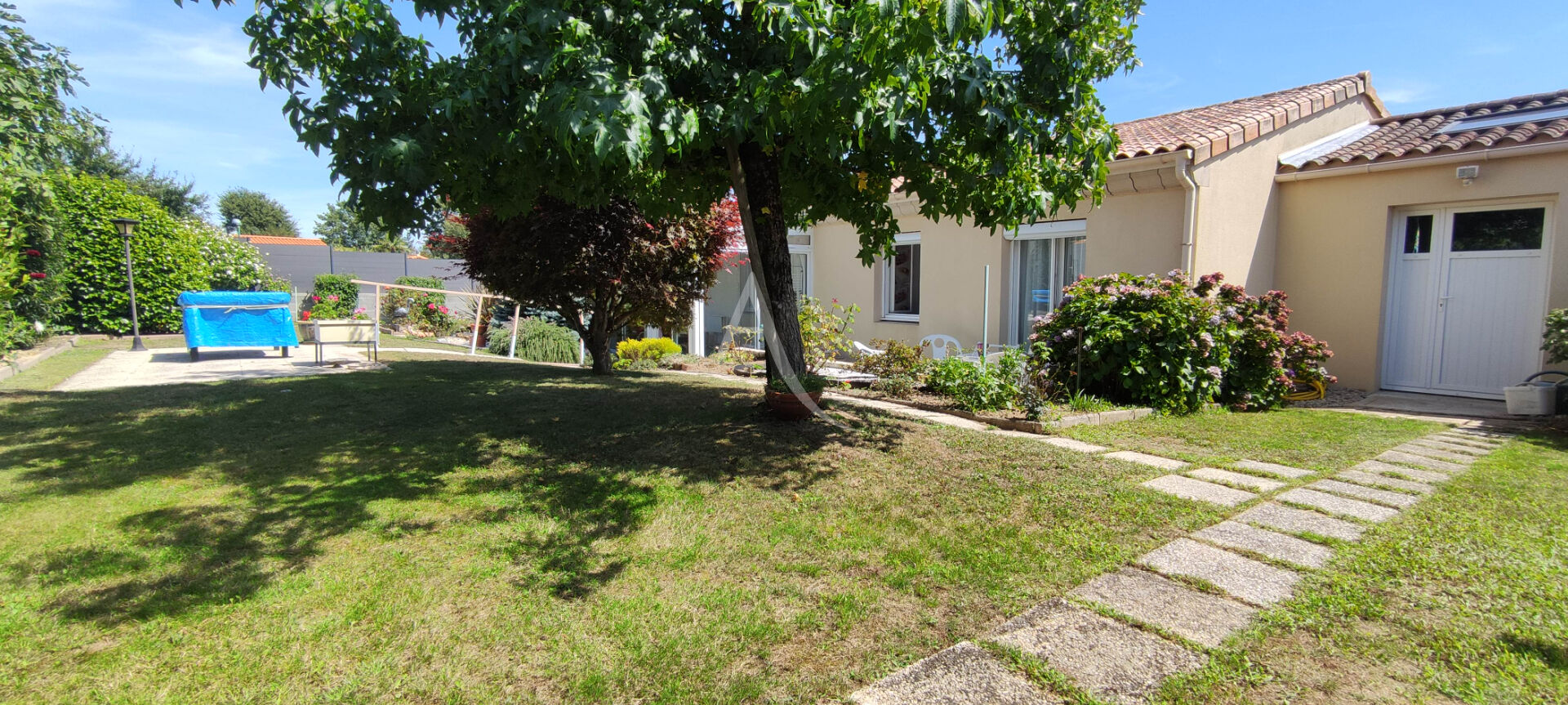 Agence immobilière de 
 L'ADRESSE LABEL IMMO 85 - L'adresse La Roche sur Yon St André d'Ornay 
