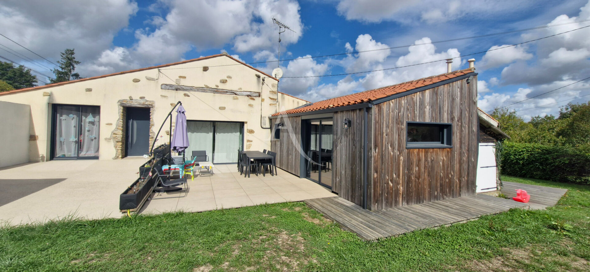 Agence immobilière de 
 L'ADRESSE LABEL IMMO 85 - L'adresse La Roche sur Yon St André d'Ornay 
