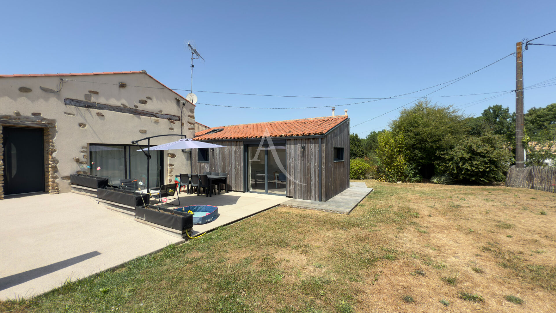 Agence immobilière de 
 L'ADRESSE LABEL IMMO 85 - L'adresse La Roche sur Yon St André d'Ornay 
