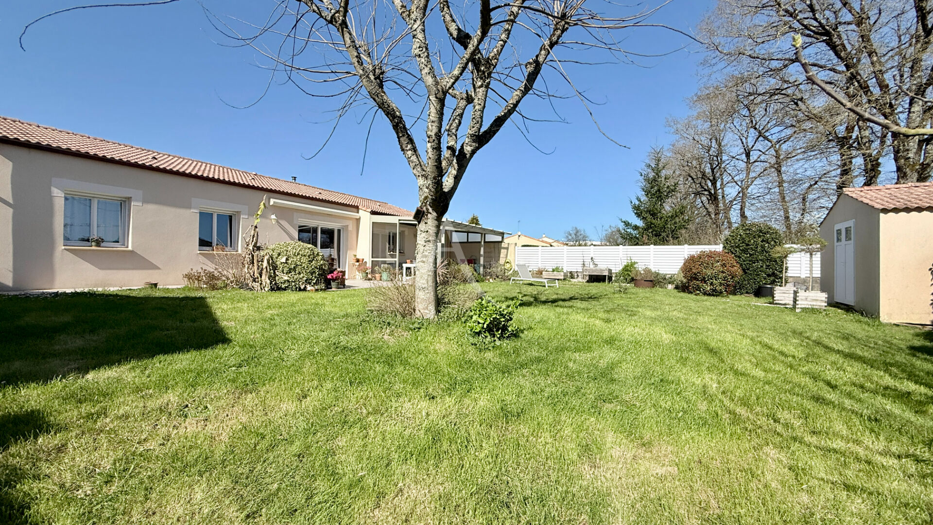 Agence immobilière de 
 L'ADRESSE LABEL IMMO 85 - L'adresse La Roche sur Yon St André d'Ornay 
