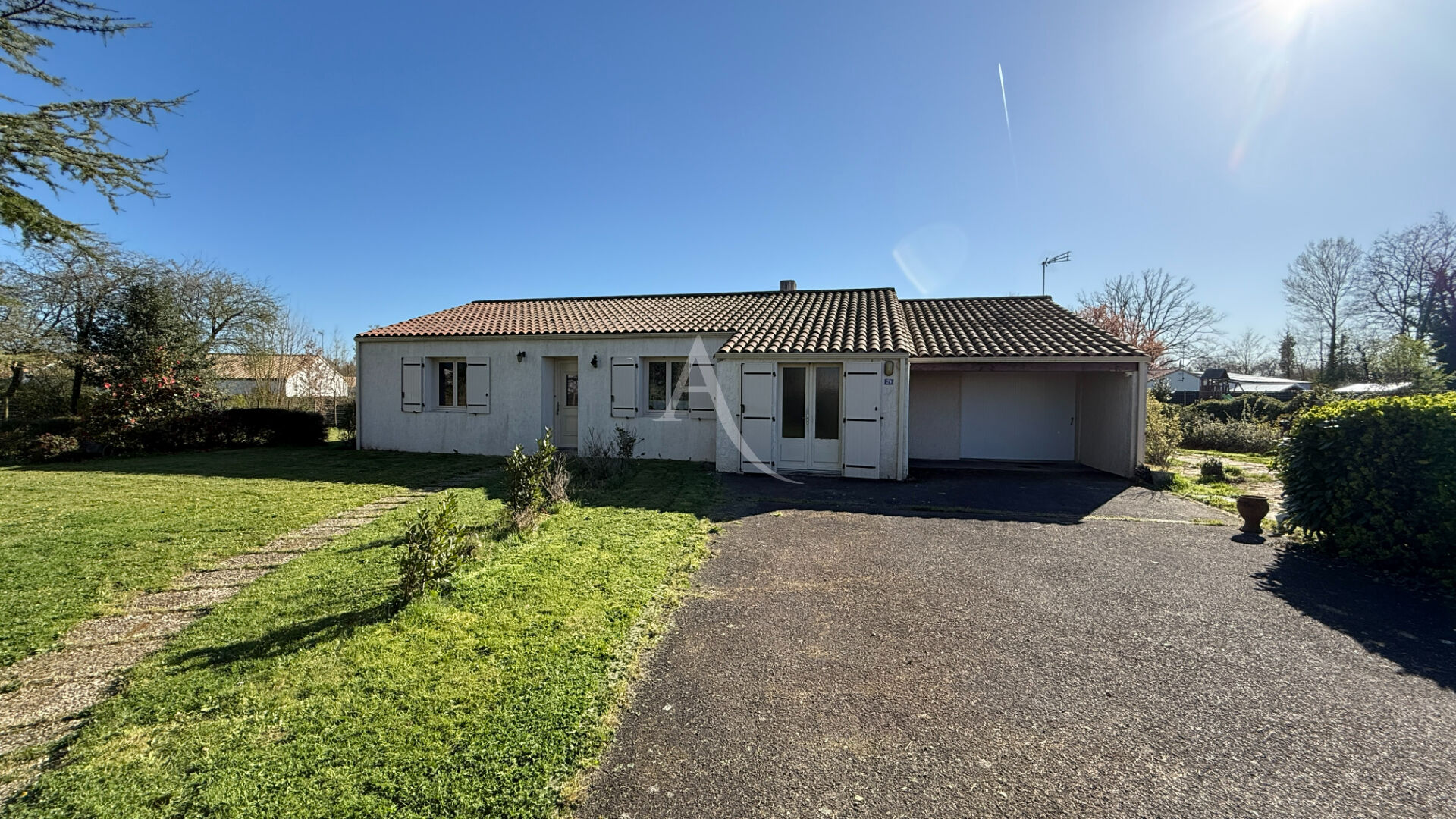 Agence immobilière de 
 L'ADRESSE LABEL IMMO 85 - L'adresse La Roche sur Yon St André d'Ornay 
