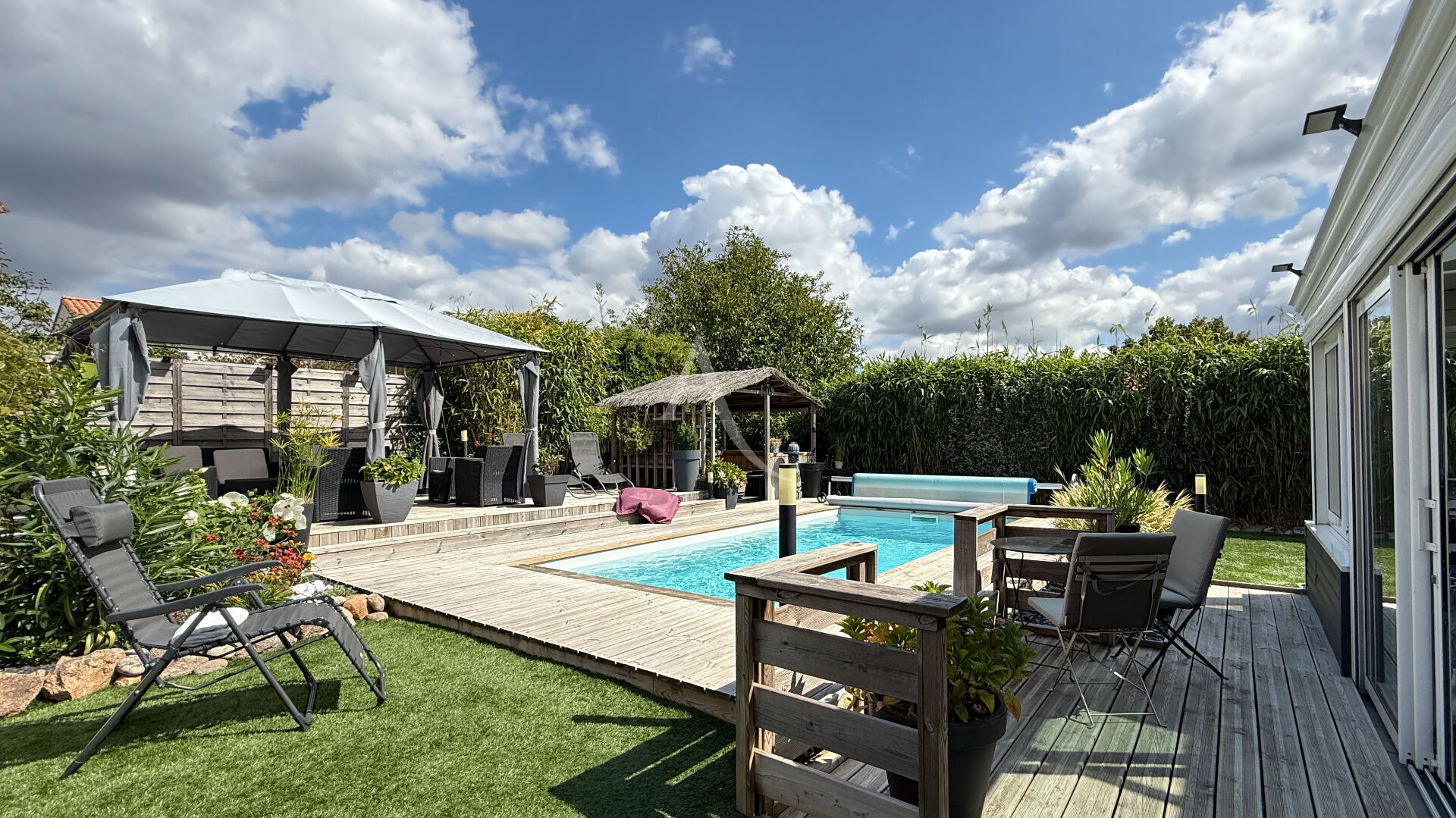 Agence immobilière de 
 L'ADRESSE LABEL IMMO 85 - L'adresse La Roche sur Yon St André d'Ornay 
