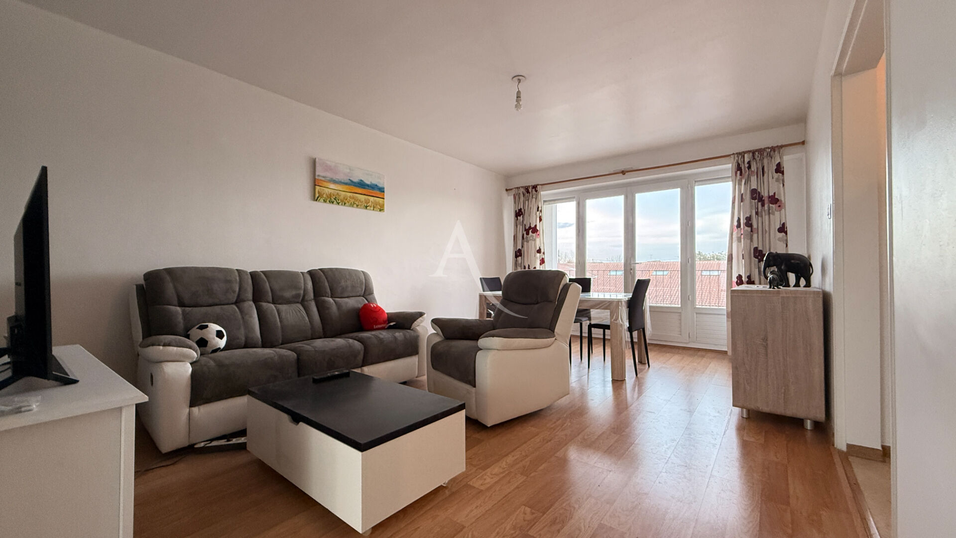 Agence immobilière de 
 L'ADRESSE LABEL IMMO 85 - L'adresse La Roche sur Yon St André d'Ornay 
