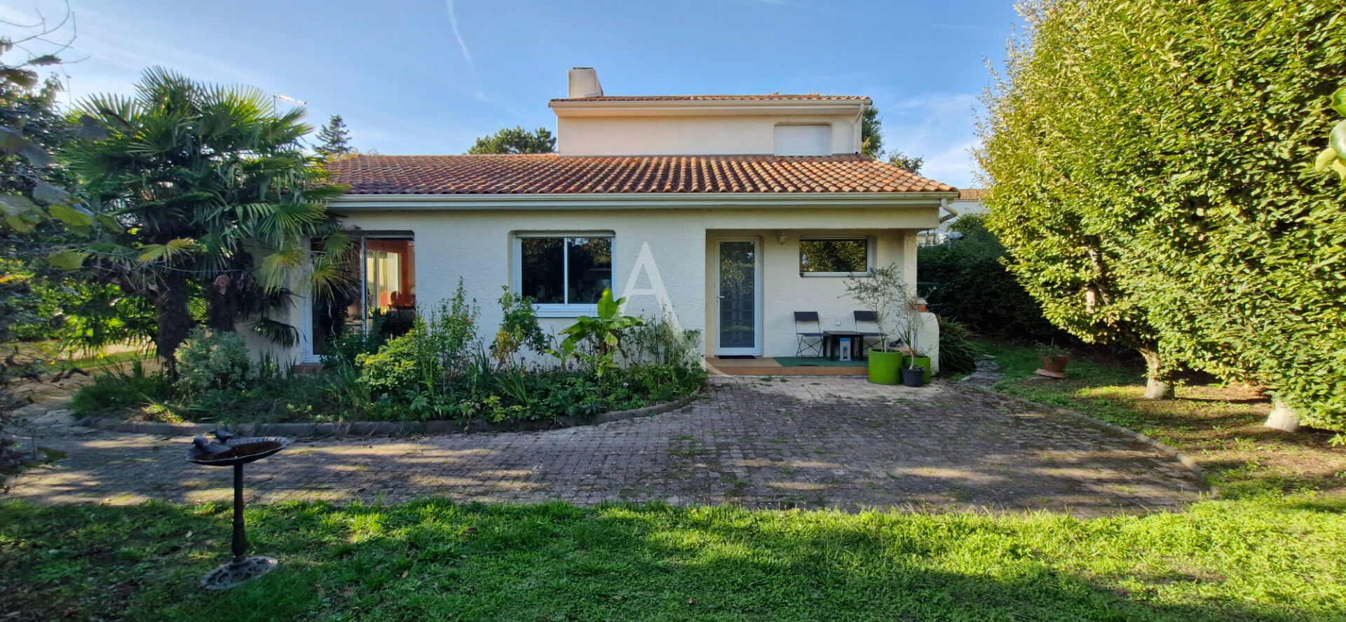 Agence immobilière de 
 L'ADRESSE LABEL IMMO 85 - L'adresse La Roche sur Yon St André d'Ornay 
