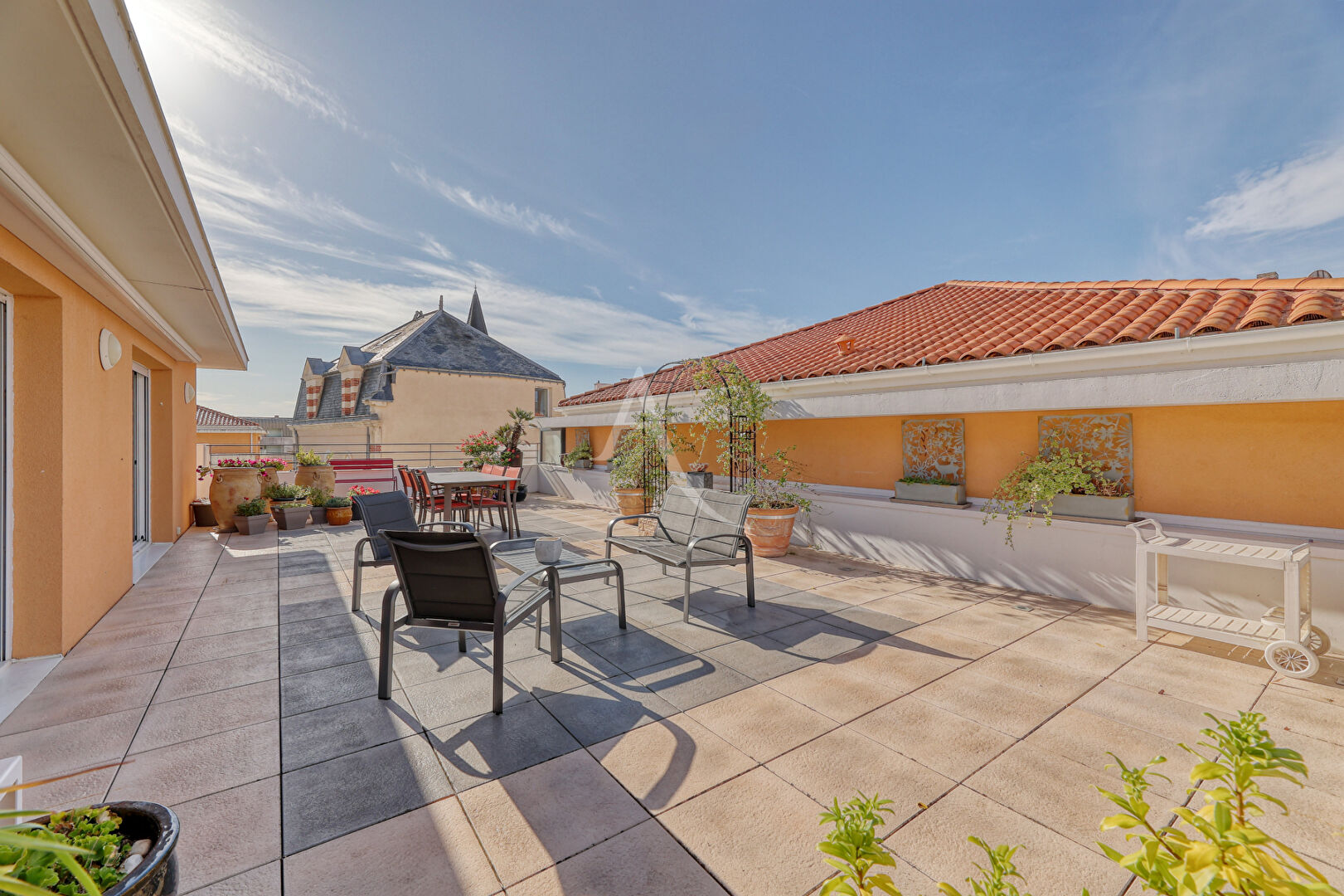 Photo LA ROCHE SUR YON CENTRE - APPARTEMENT DE PRESTIQUE AVEC TERRASSE A VENDRE EXCLUSIVITE AMANDA image 3/6