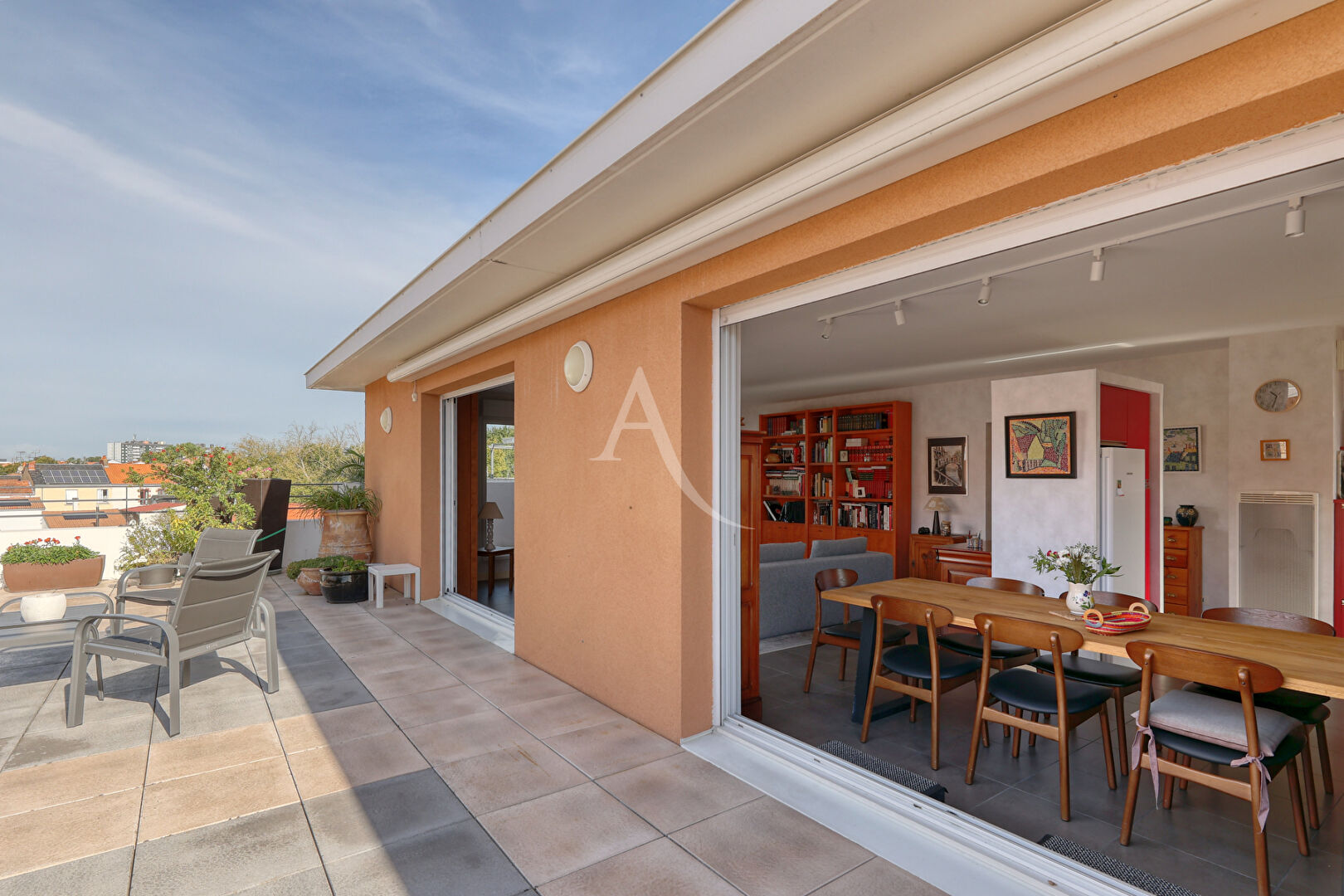 Photo LA ROCHE SUR YON CENTRE - APPARTEMENT DE PRESTIQUE AVEC TERRASSE A VENDRE EXCLUSIVITE AMANDA image 4/6