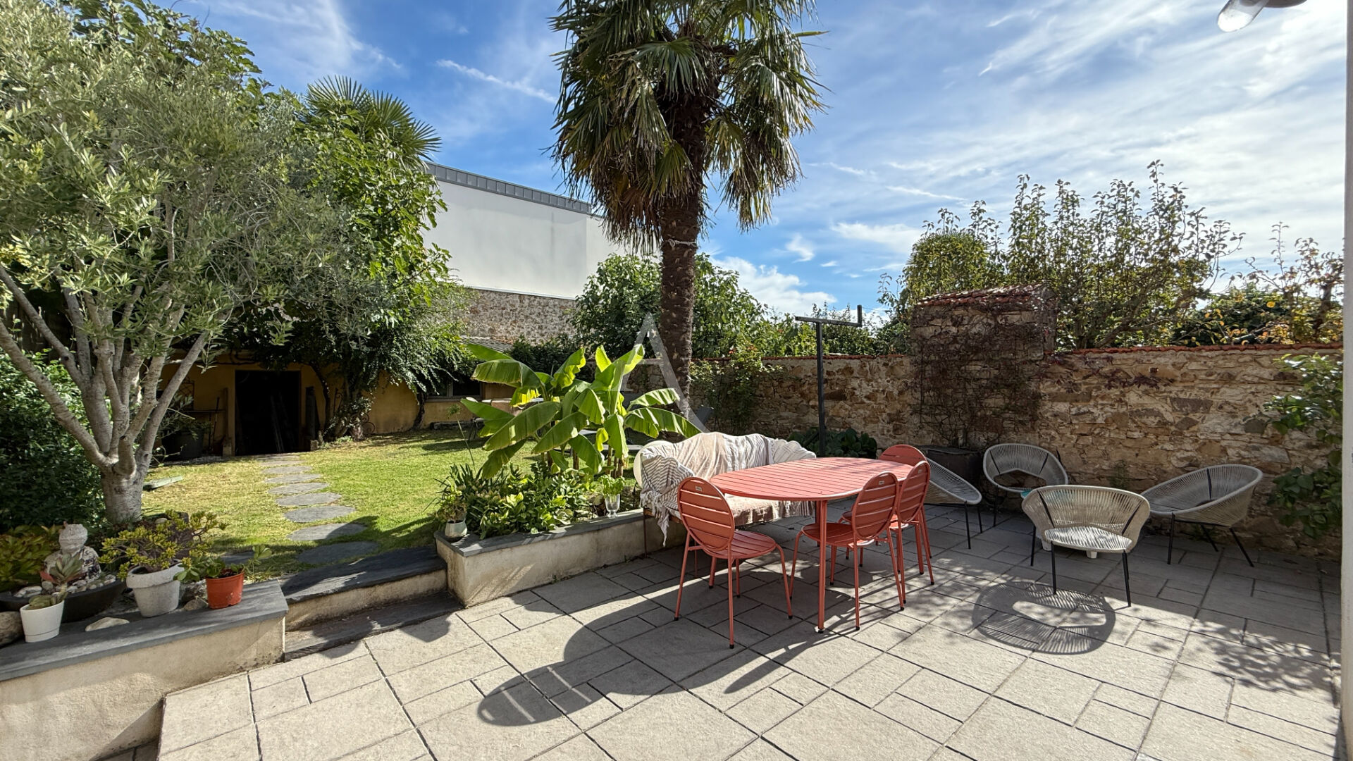 Agence immobilière de 
 L'ADRESSE LABEL IMMO 85 - L'adresse La Roche sur Yon St André d'Ornay 
