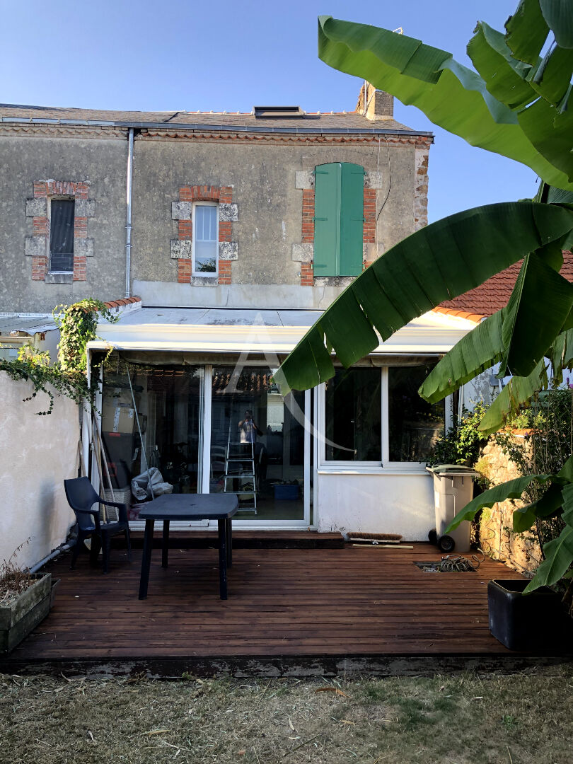 Agence immobilière de 
 L'ADRESSE LABEL IMMO 85 - L'adresse La Roche sur Yon St André d'Ornay 
