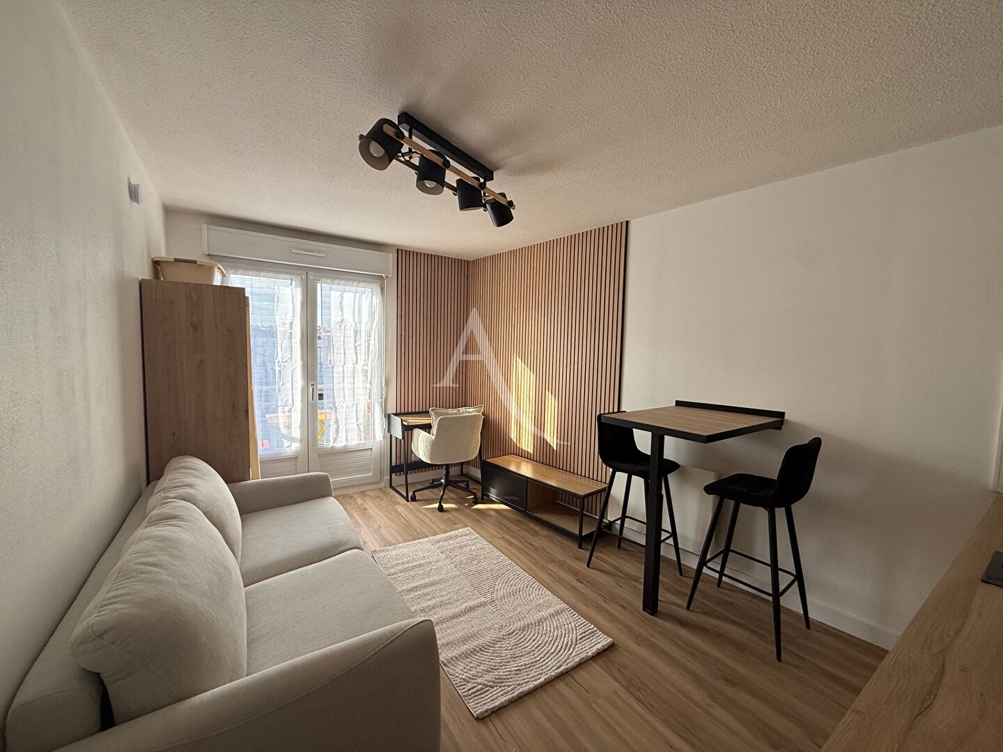 Photo Appartement meublé La Roche Sur Yon 1 pièce(s) 18.70 m2 image 1/5