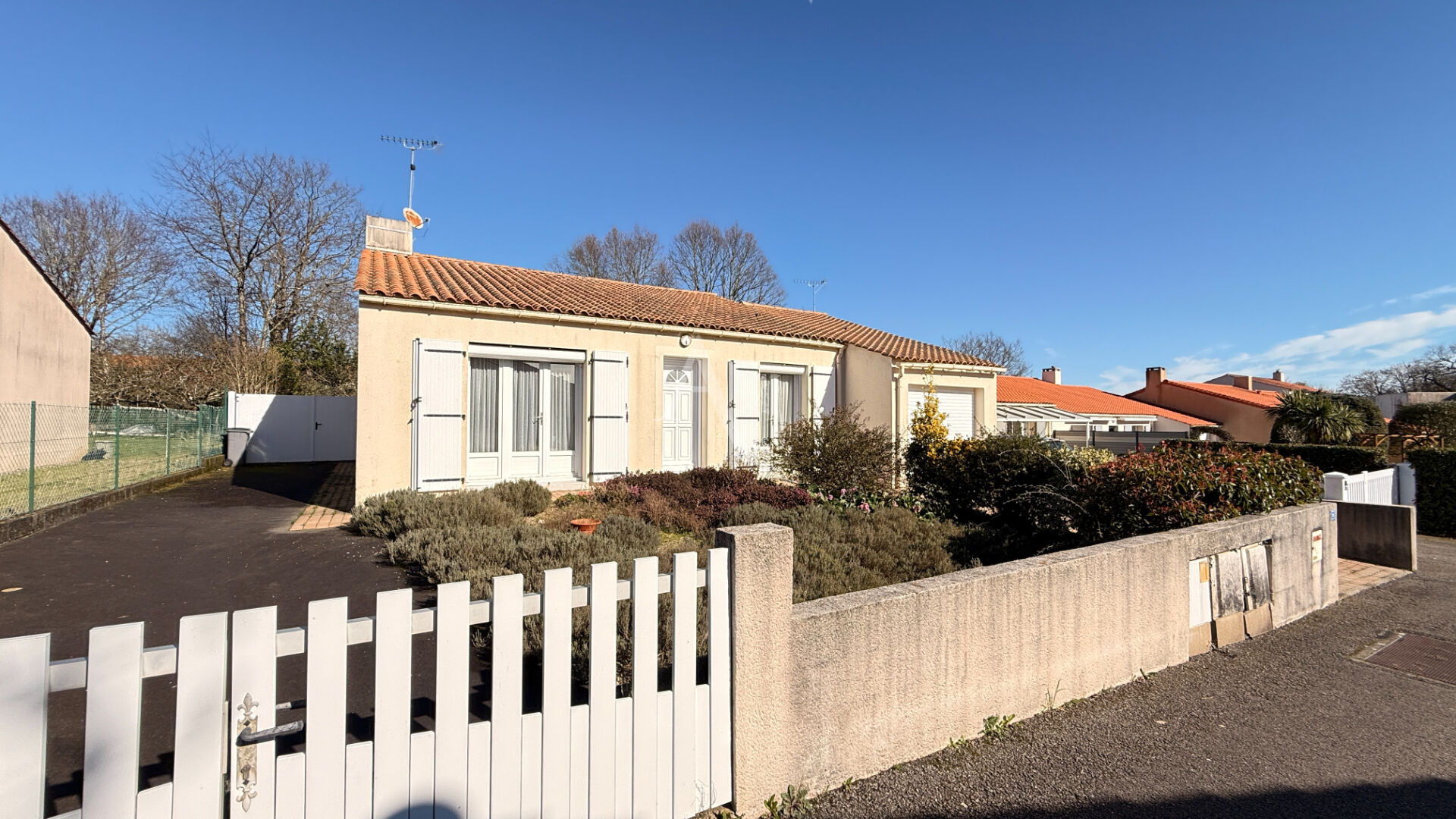 Agence immobilière de 
 L'ADRESSE LABEL IMMO 85 - L'adresse La Roche sur Yon St André d'Ornay 
