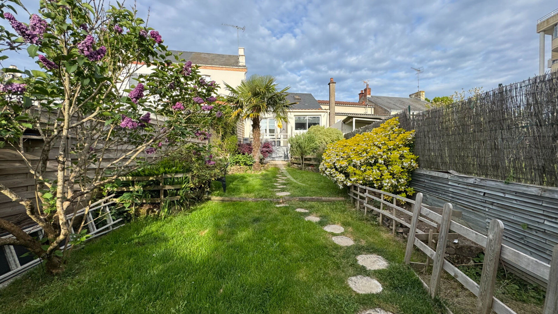 Agence immobilière de 
 L'ADRESSE LABEL IMMO 85 - L'adresse La Roche sur Yon St André d'Ornay 
