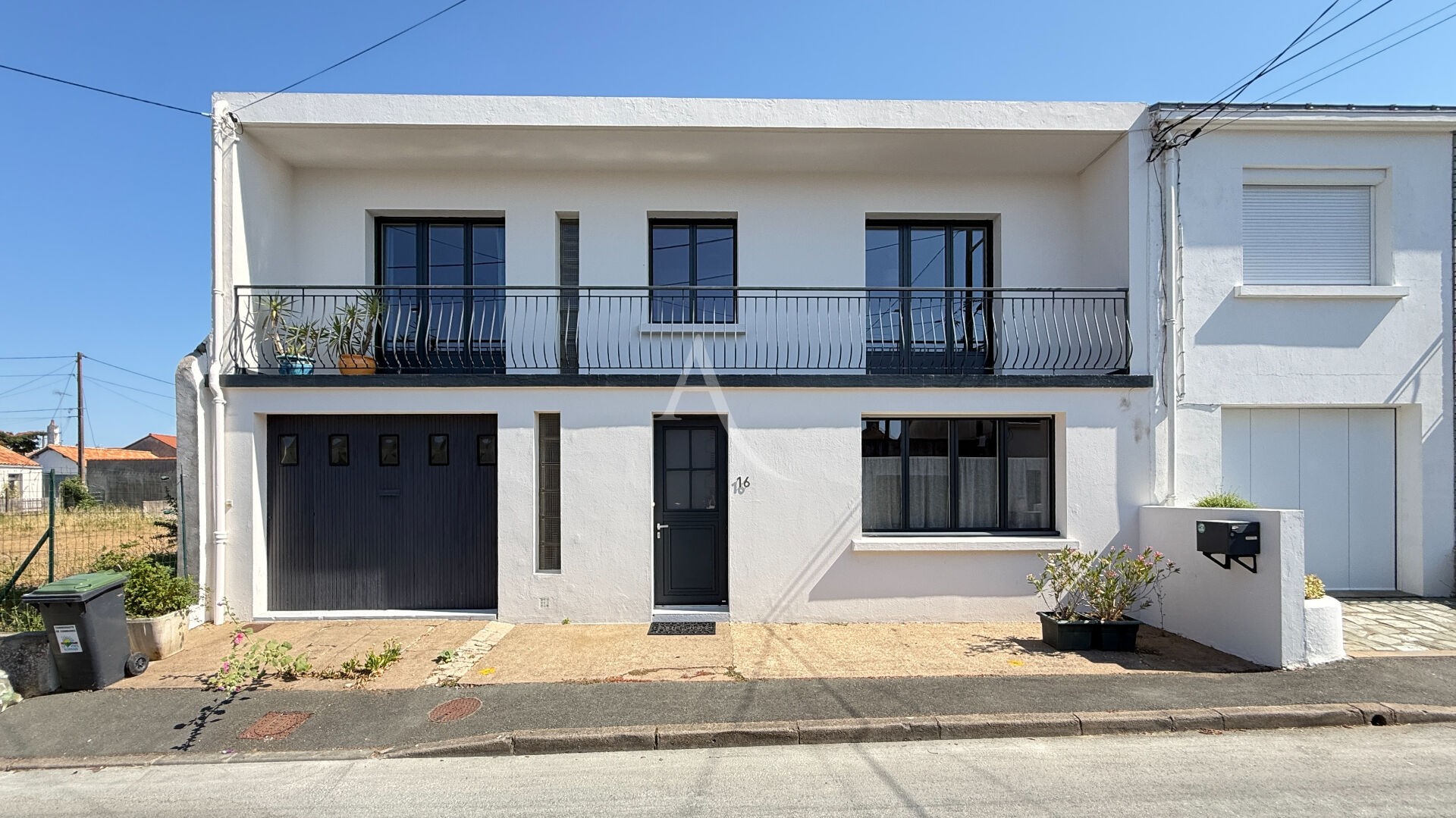 Agence immobilière de 
 L'ADRESSE LABEL IMMO 85 - L'adresse La Roche sur Yon St André d'Ornay 
