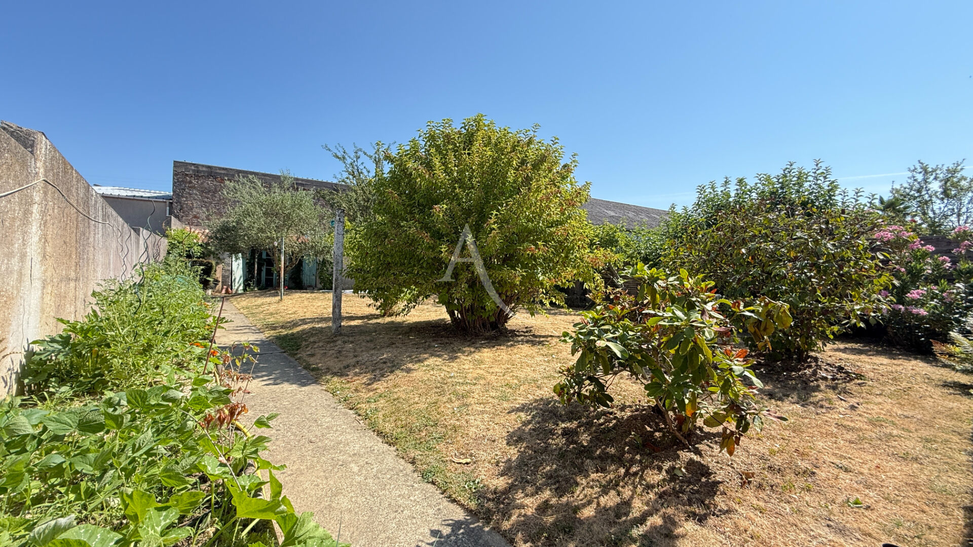 Agence immobilière de 
 L'ADRESSE LABEL IMMO 85 - L'adresse La Roche sur Yon St André d'Ornay 
