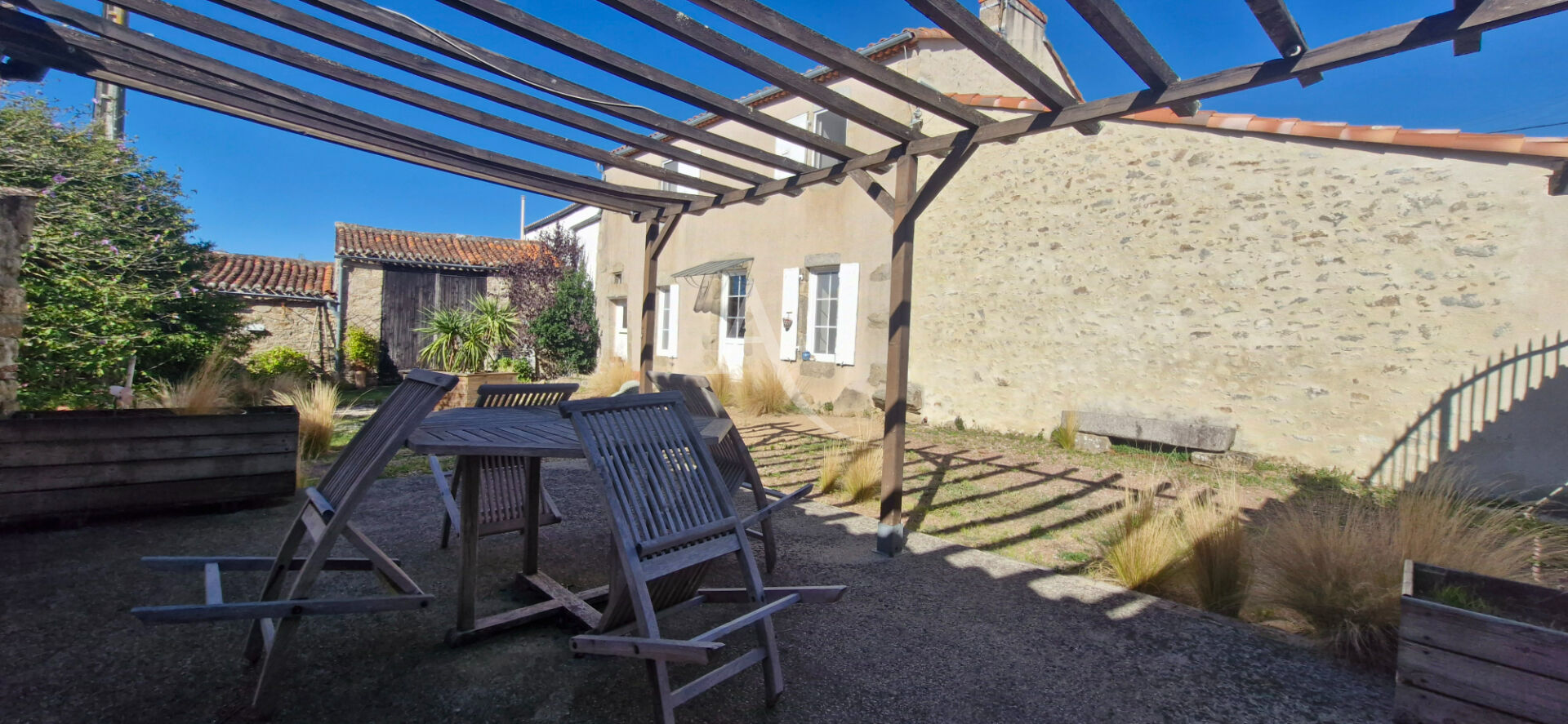 Agence immobilière de 
 L'ADRESSE LABEL IMMO 85 - L'adresse La Roche sur Yon St André d'Ornay 
