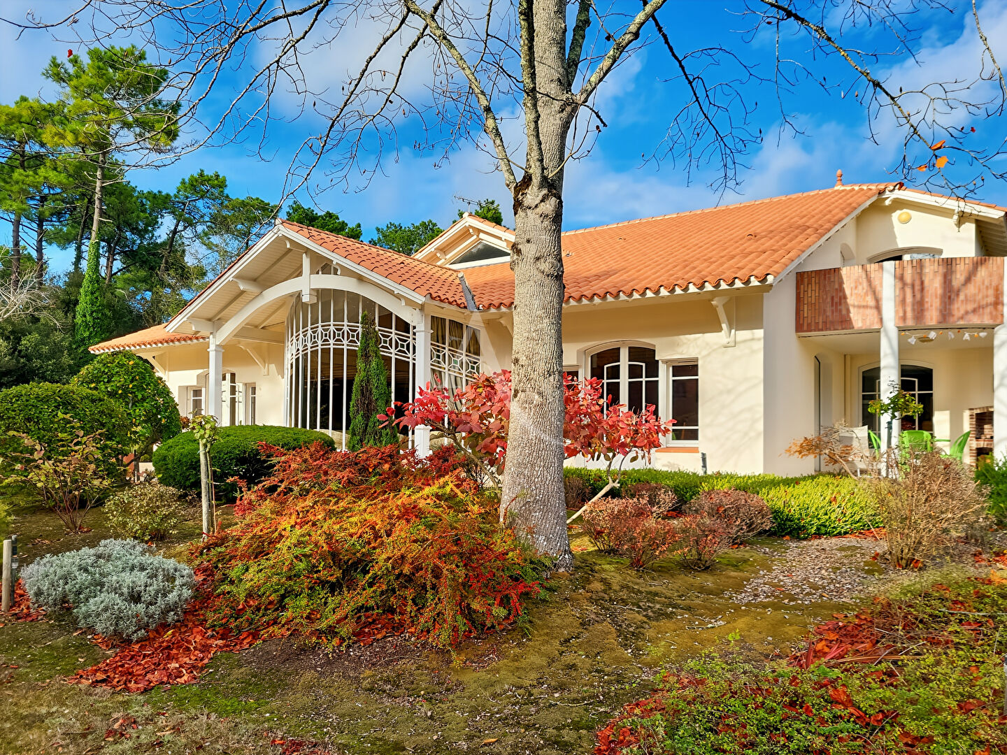 Agence immobilière de 
 L'Adresse Agence de l'Esplanade - L'ADRESSE NOTRE DAME DE MONTS 

