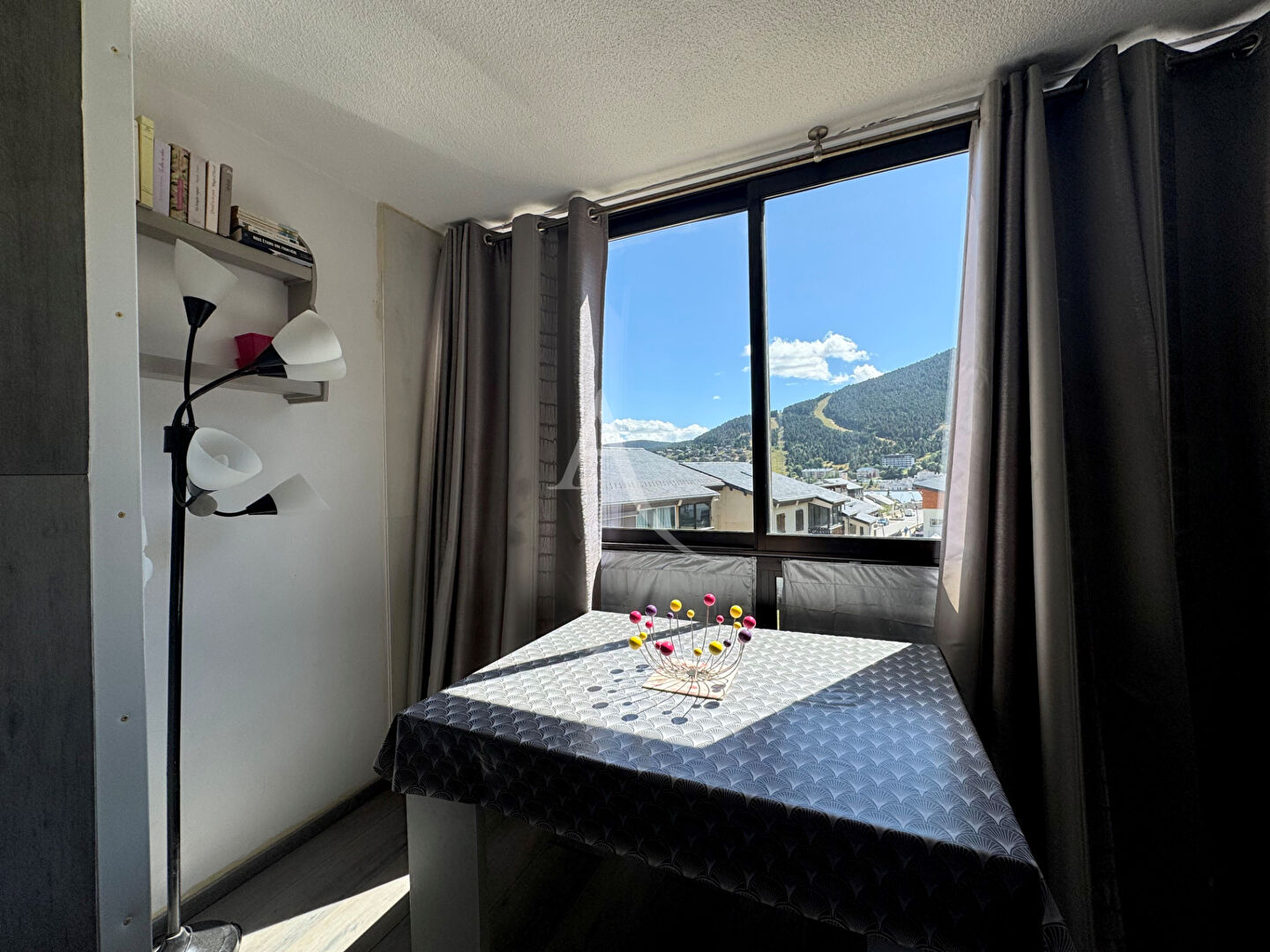 T2  (2 appartements réunis) de 26,25 m² ,Vue Pistes & Loggias Vitrées, Exposition Sud-Ouest