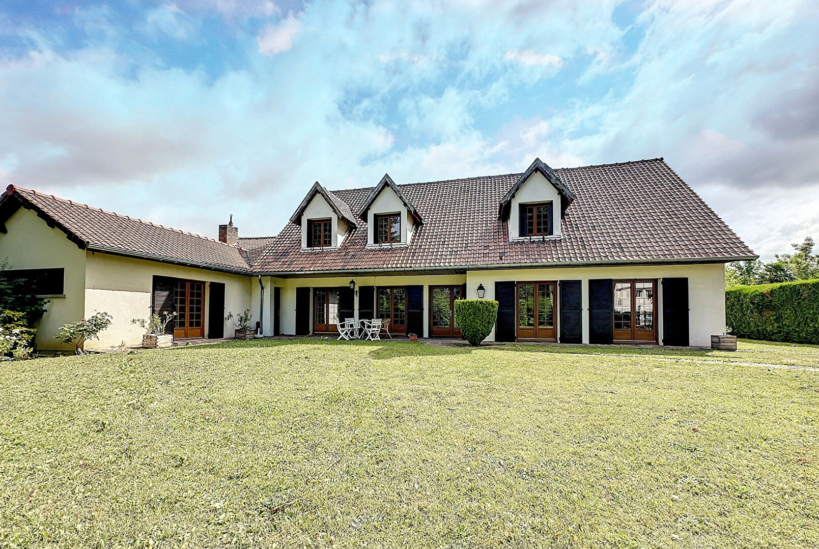 Photo Maison à Germigny l'Evêque - 5 chambres - piscines - 2 dépendances et jardin de 1118 m2 image 2/6