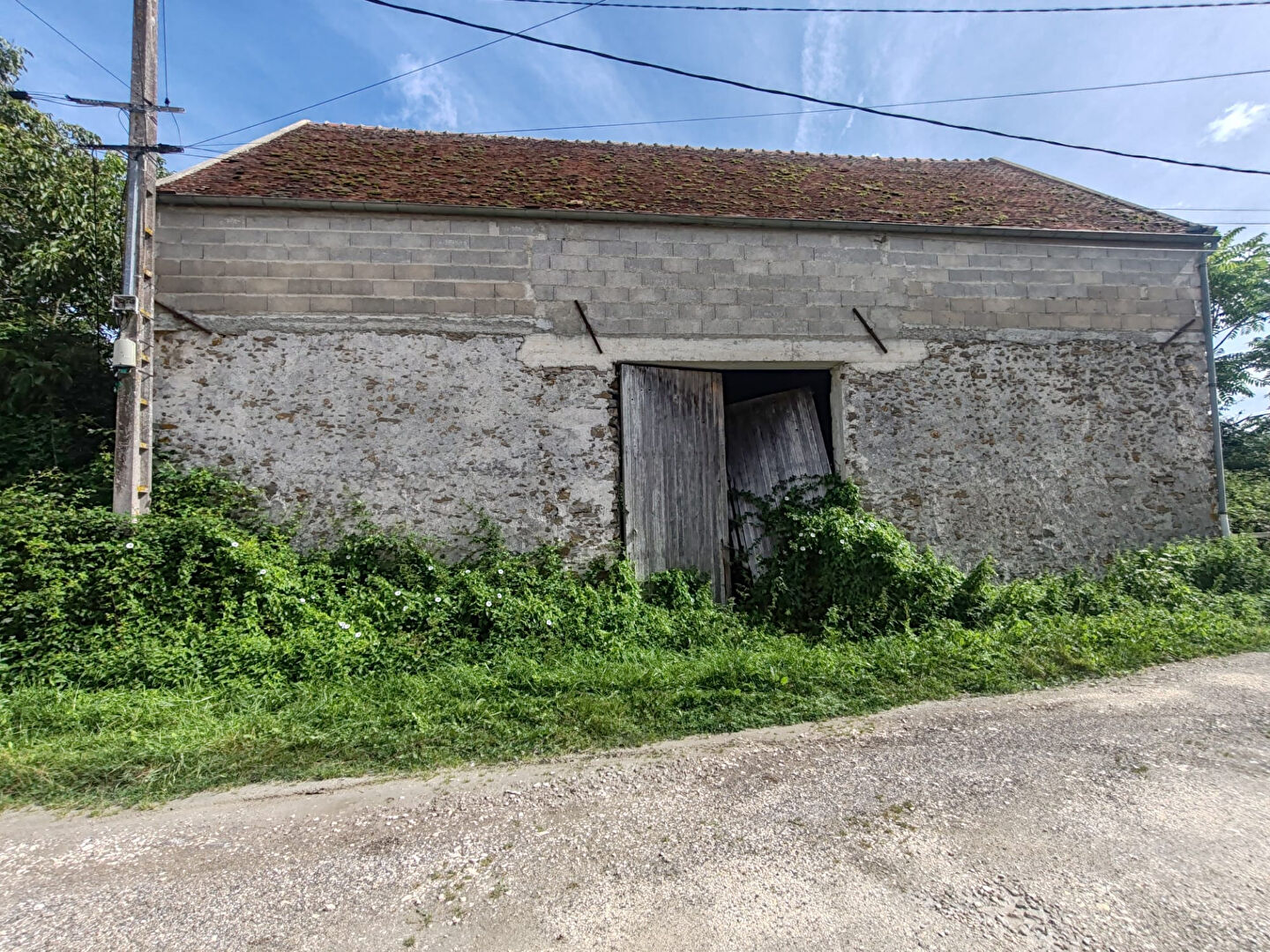 À Vendre : Grange Agricole Authentique de 155 m²