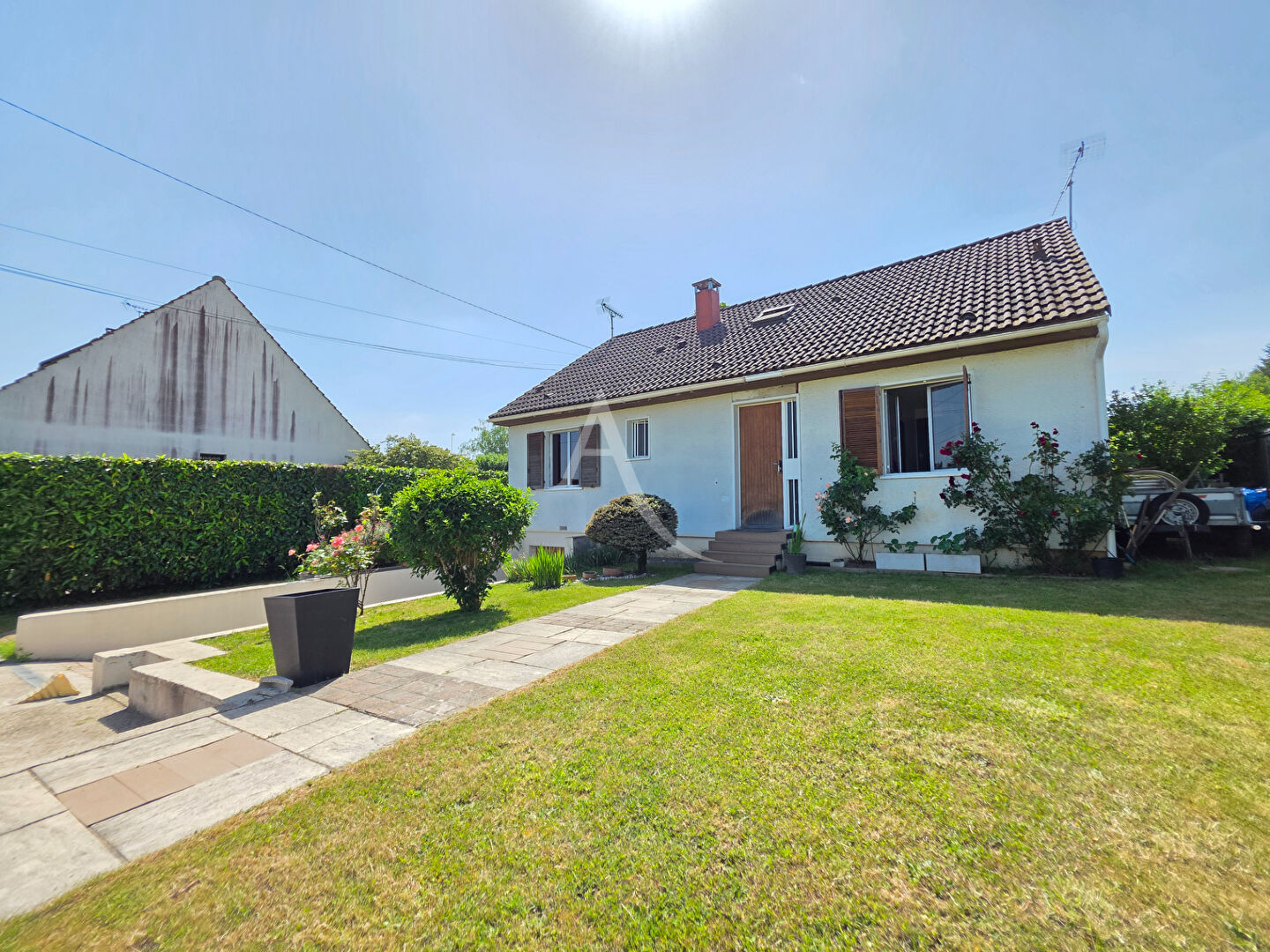 Maison familiale 4 chambres avec dépendance aménagée - Sous-sol total - Terrain clos et arboré