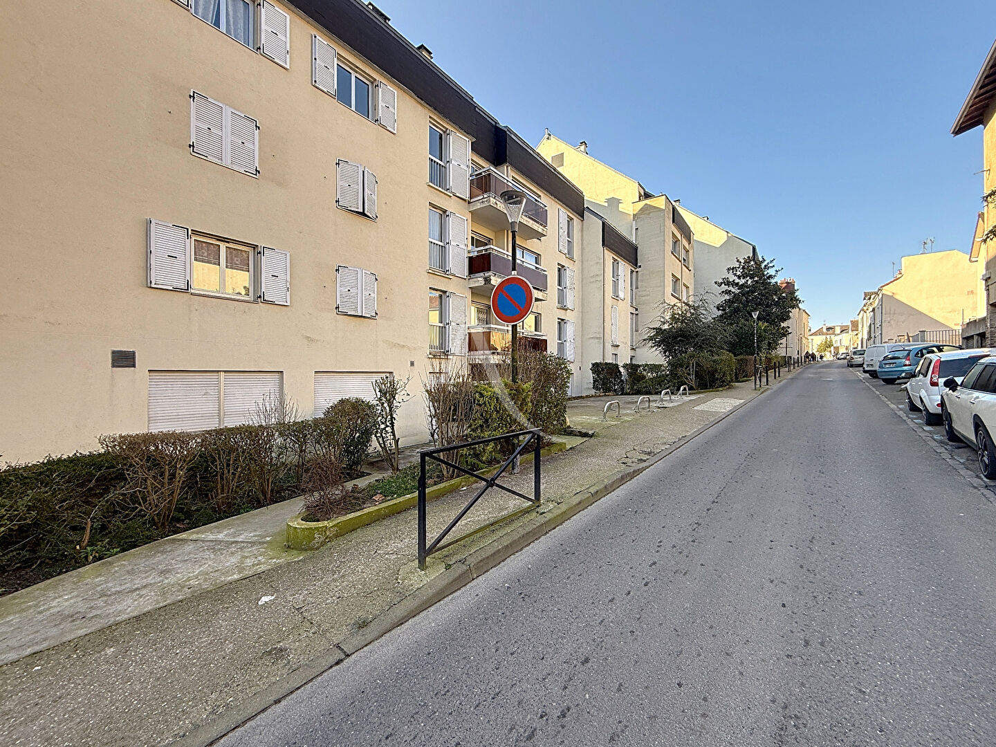 Photo Bureaux en rdc à Thorigny sur Marne - proche gare de Lagny sur Marne - place de stationnement image 6/6