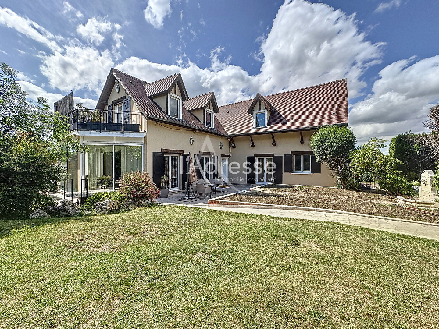 Photo maison 7 pièces 280m2, 724m2 de terrain, 5 chambres image 1/6