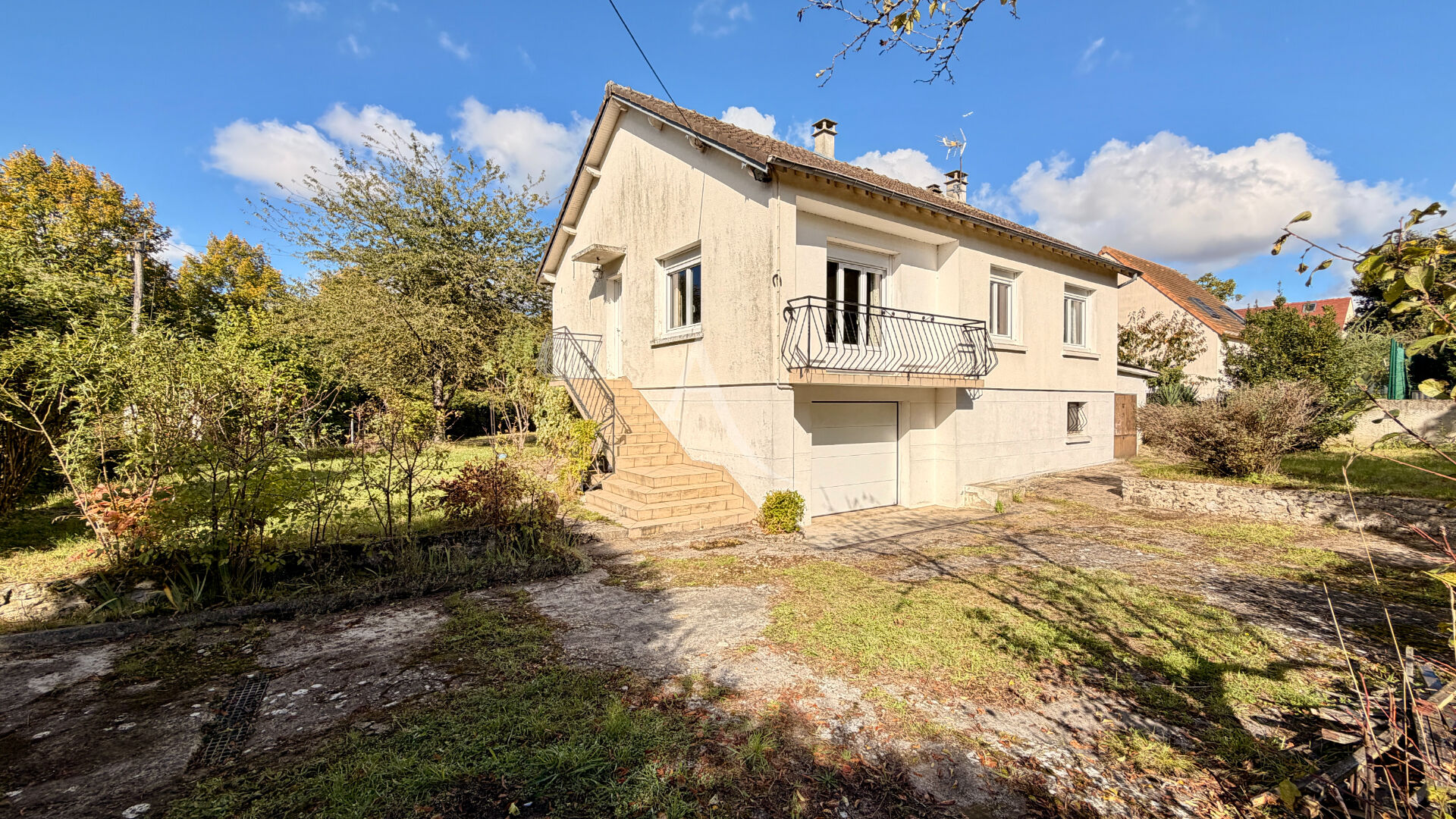 Photo Maison à Meaux avec jardin de 1500 m2 - POSSIBILITE DE DIVISION DE TERRAINS - proche commerces et écoles - Maison 3 chambres (potentiel 5 chambres) - sous-sol total et grenier aménageable image 2/6