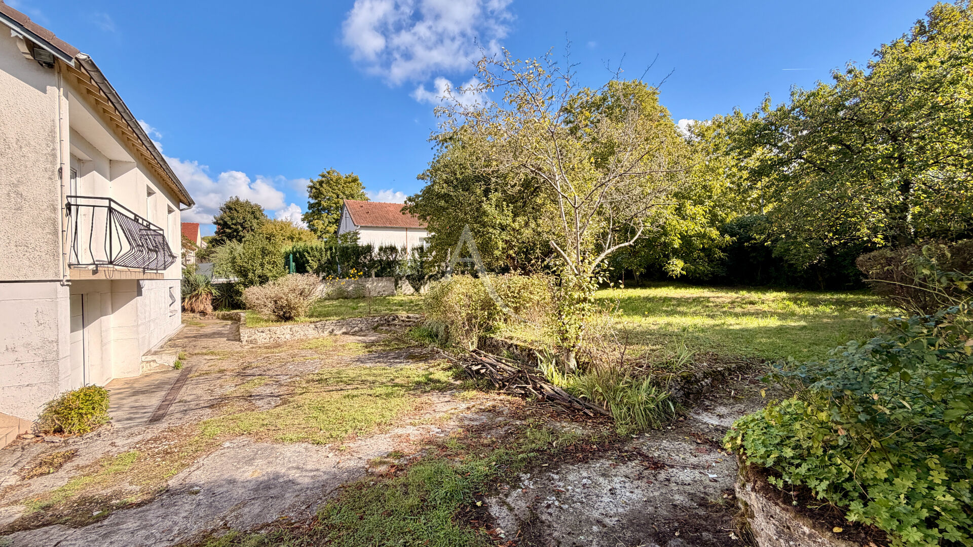 Photo Maison à Meaux avec jardin de 1500 m2 - POSSIBILITE DE DIVISION DE TERRAINS - proche commerces et écoles - Maison 3 chambres (potentiel 5 chambres) - sous-sol total et grenier aménageable image 3/6