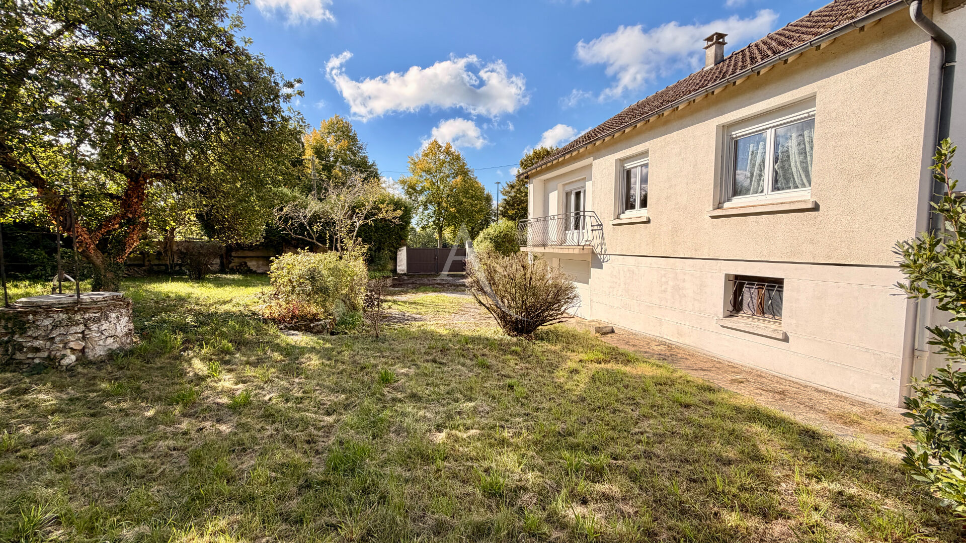 Photo Maison à Meaux avec jardin de 1500 m2 - POSSIBILITE DE DIVISION DE TERRAINS - proche commerces et écoles - Maison 3 chambres (potentiel 5 chambres) - sous-sol total et grenier aménageable image 4/6