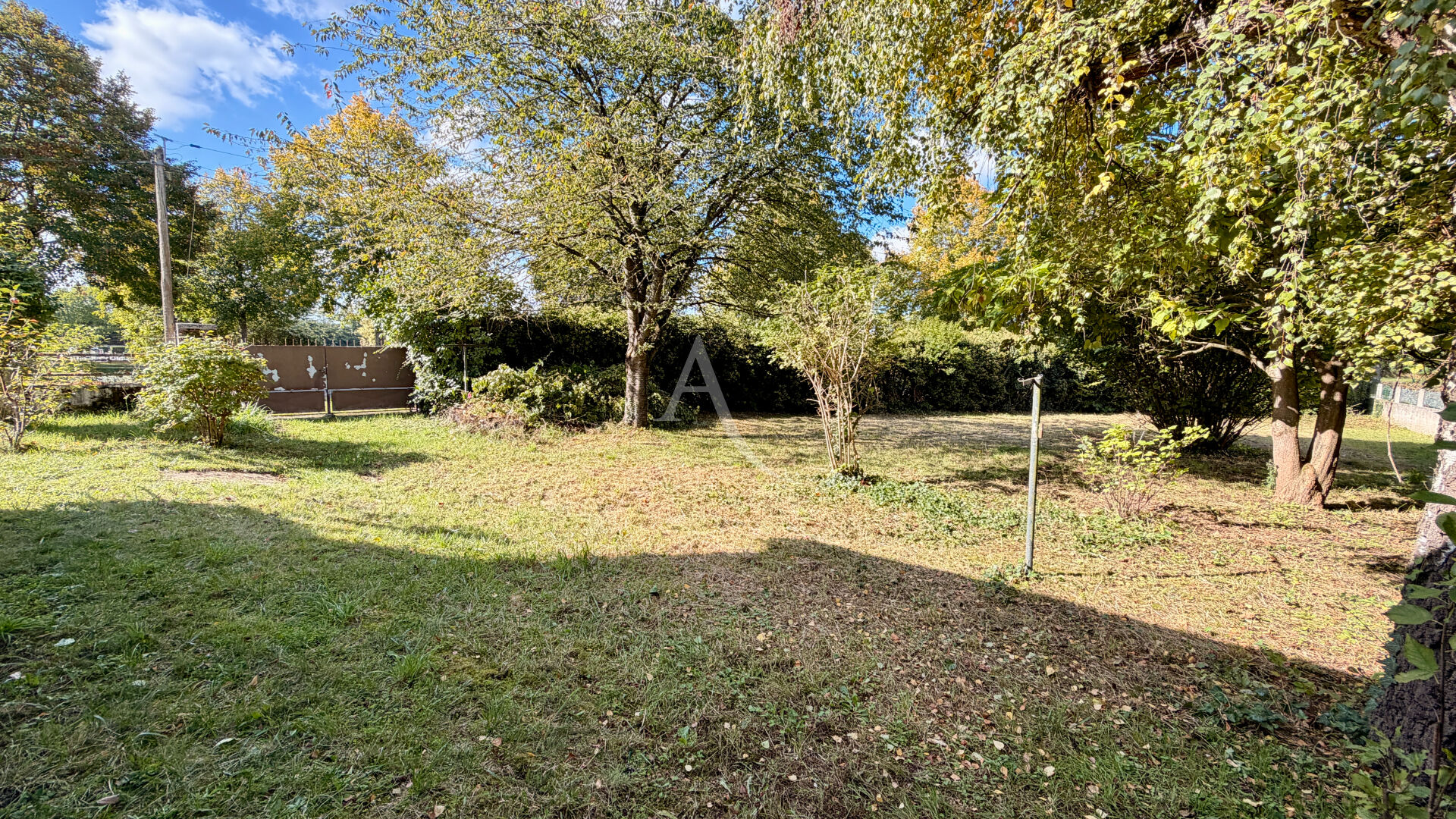 Photo Maison à Meaux avec jardin de 1500 m2 - POSSIBILITE DE DIVISION DE TERRAINS - proche commerces et écoles - Maison 3 chambres (potentiel 5 chambres) - sous-sol total et grenier aménageable image 6/6