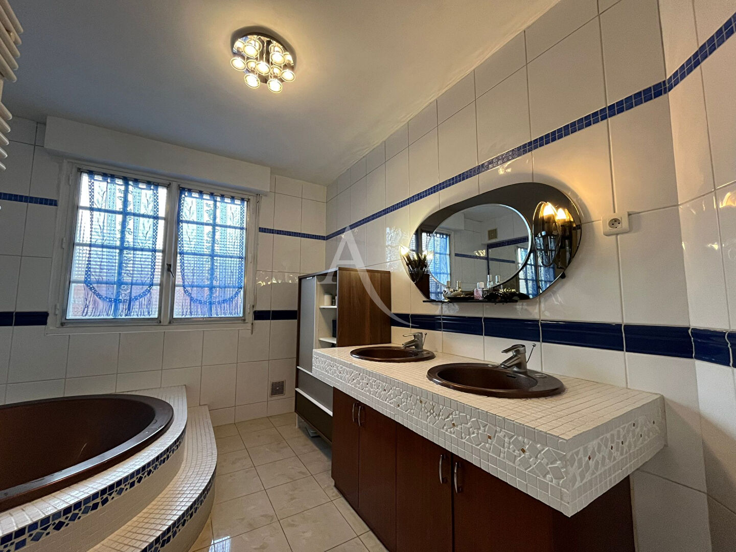 Photo Maison 7 pièce(s) 141 m2 image 6/6