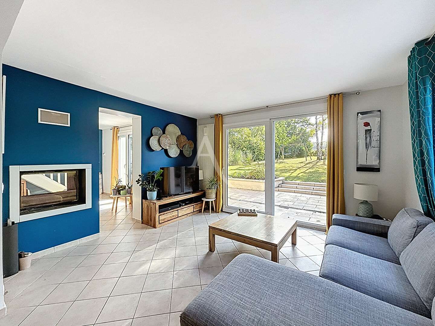 Maison indépendante à Mareuil les Meaux d'environ 165 m2 - 7 chambres dont une au RDC avec salle d'eau - jardin sans vis à vis de 1114 m2 - garage et nombreux stationnement.