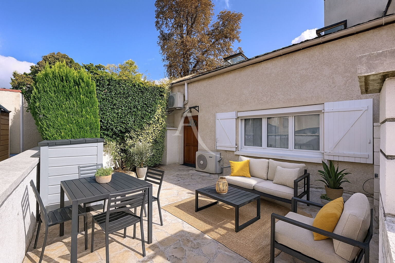 Mieux qu'un appartement, une petite maison dans le centre ville de Villenoy - 2 chambres - une terrasse - une place de stationnement