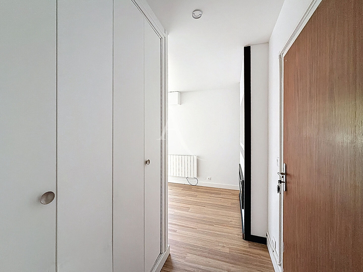 Photo Coup de coeur ! Idéal premier achat ou investissement locatif ! Studio proche gare avec place de stationnement et cellier. image 6/6