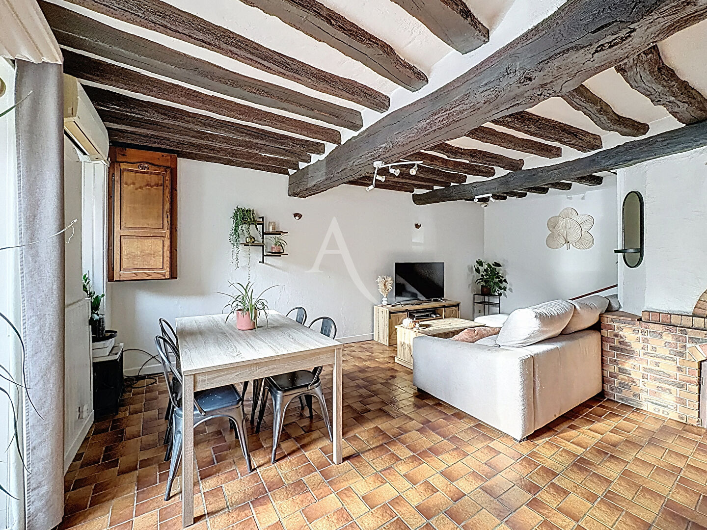 Maison sur la commune de Luzancy - 2 chambres et 1 bureau - garage - jardin de 842 m2