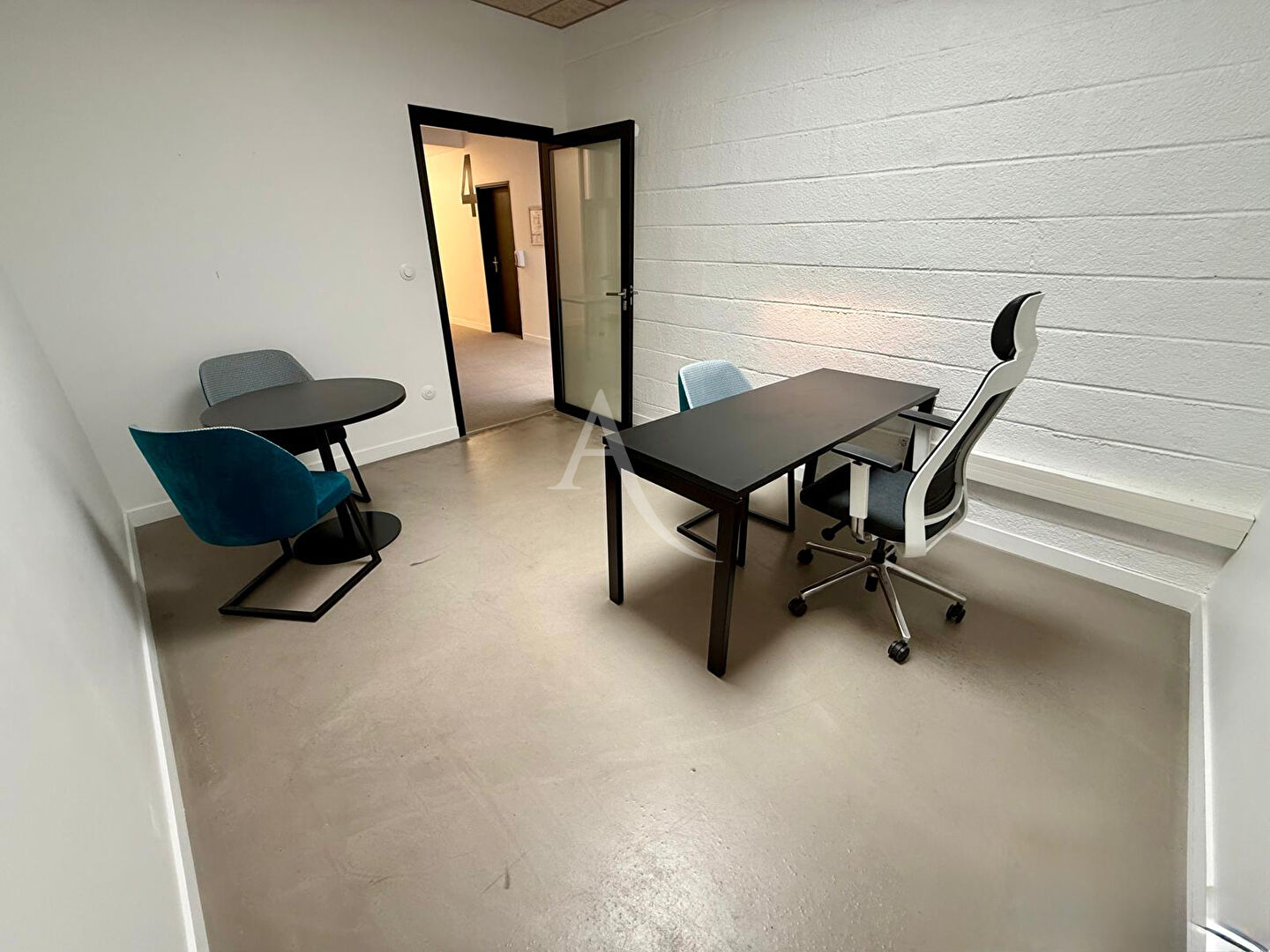 Photo LABEGE - Bureau de 13 m² meublé image 2/3