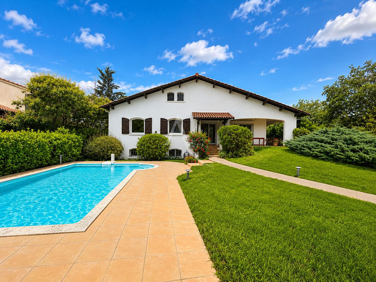 Agence immobilière de L'ADRESSE BH IMMOBILIER - L'Adresse AERO Immobilier