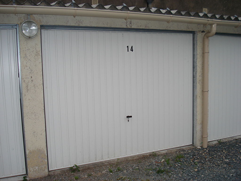 Parking / box FONTENAY LE COMTE - 12 m2