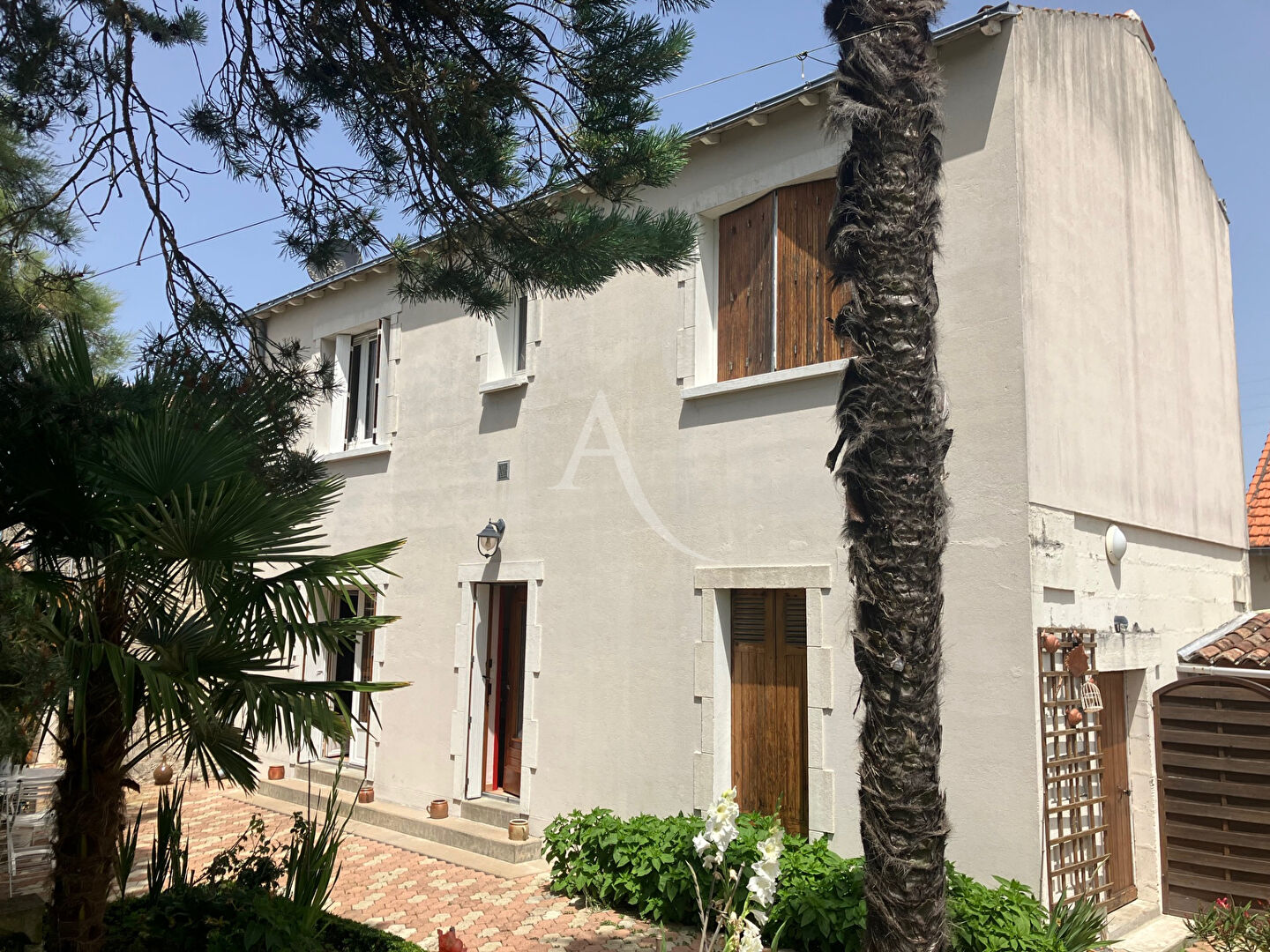 Agence immobilière de L'Adresse  LAU DU MARAIS - L'ADRESSE LAU DES NAIADES