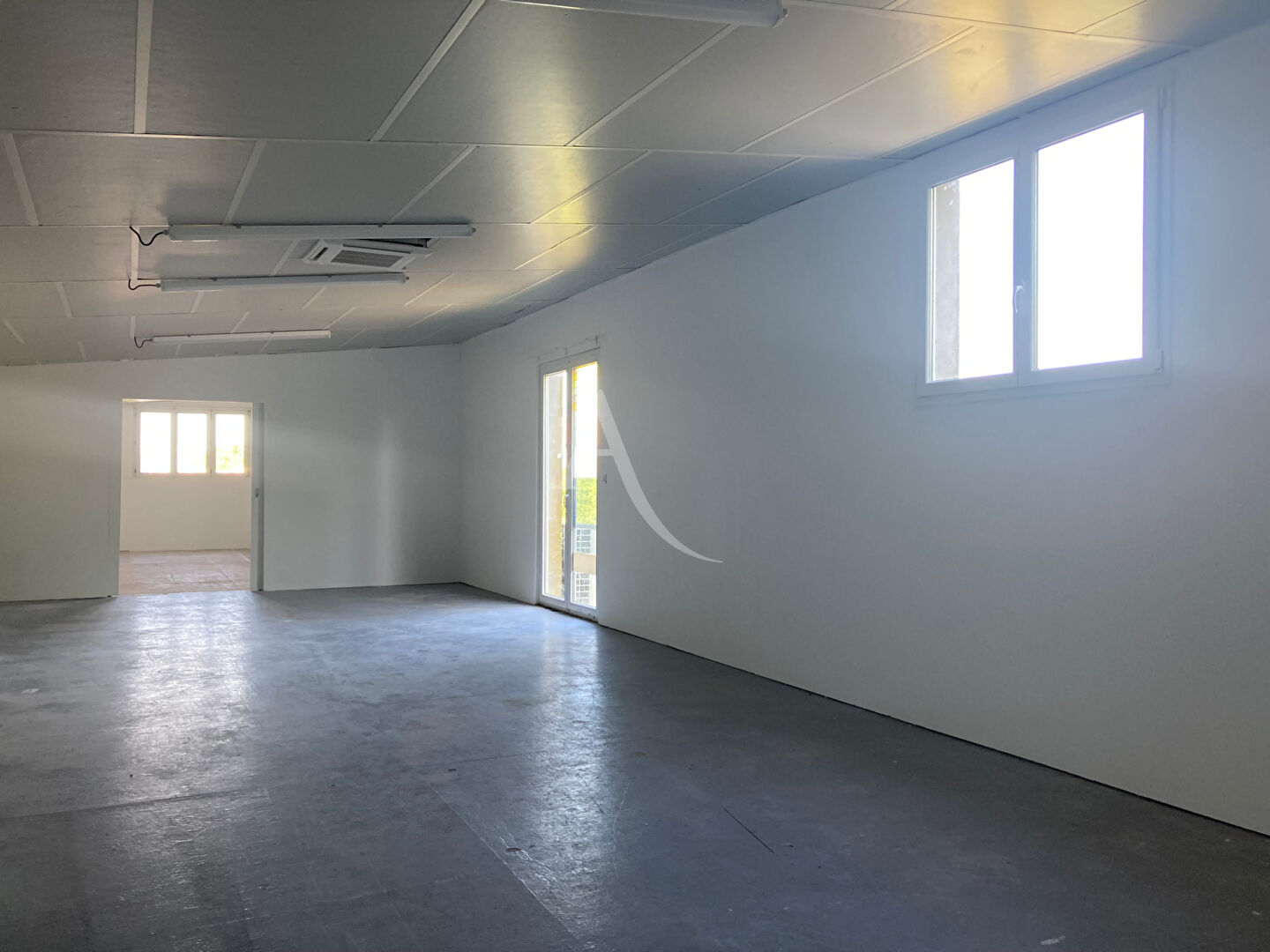 Photo Bureaux Fontenay Le Comte 156 m2 image 2/6