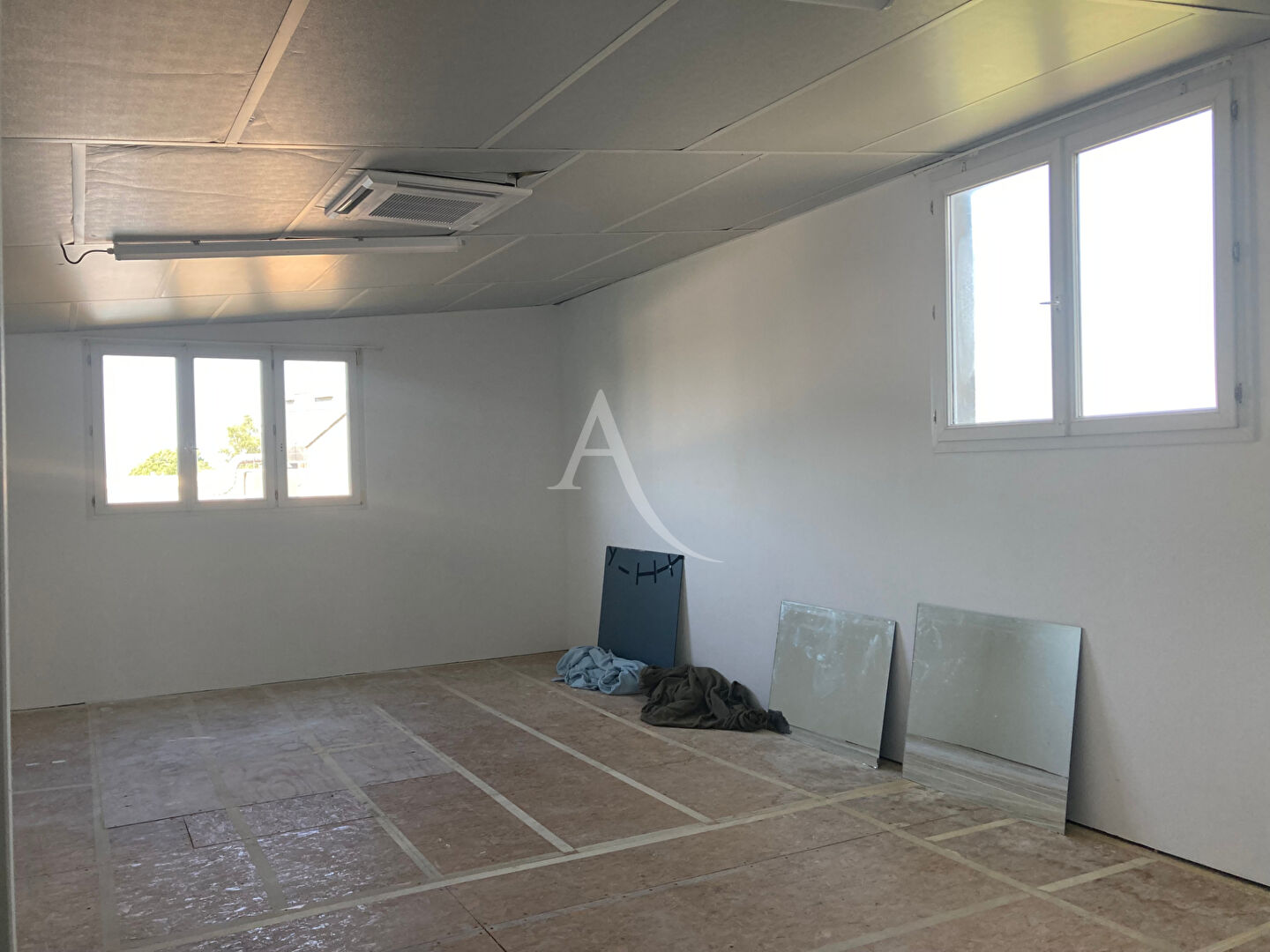 Photo Bureaux Fontenay Le Comte 156 m2 image 3/6