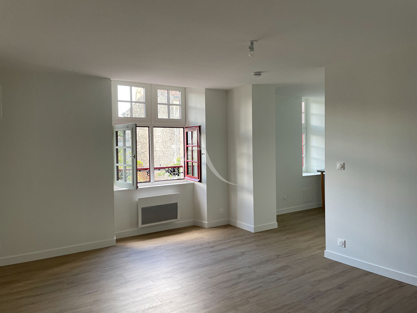Agence immobilière de L'Adresse  LAU DU MARAIS - L'ADRESSE LAU DES NAIADES