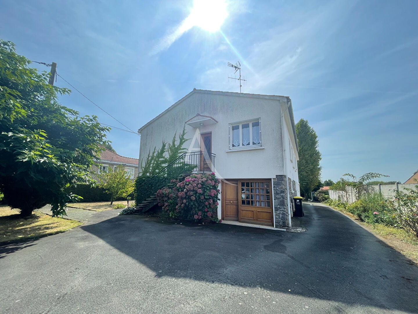 Agence immobilière de L'Adresse  LAU DU MARAIS - L'ADRESSE LAU DES NAIADES