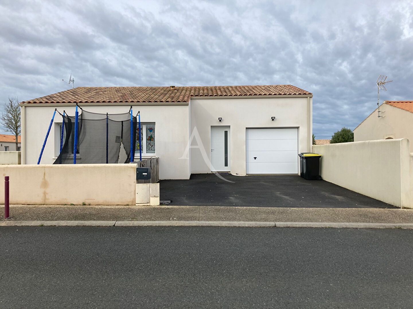 Agence immobilière de 
 L'Adresse  LAU DU MARAIS - L'ADRESSE MARANS 
