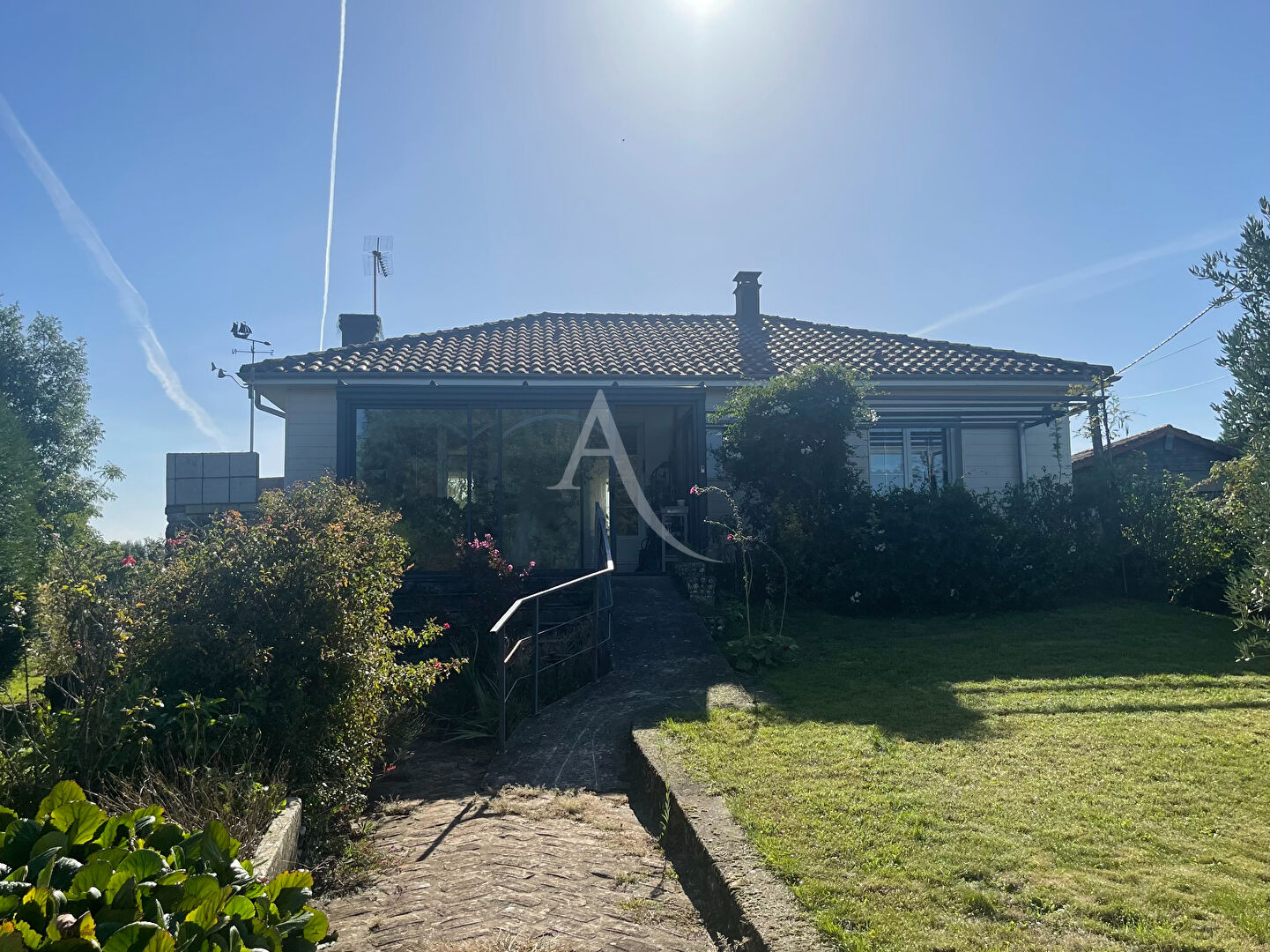 Agence immobilière de L'Adresse  LAU DU MARAIS - L'ADRESSE LAU DES NAIADES