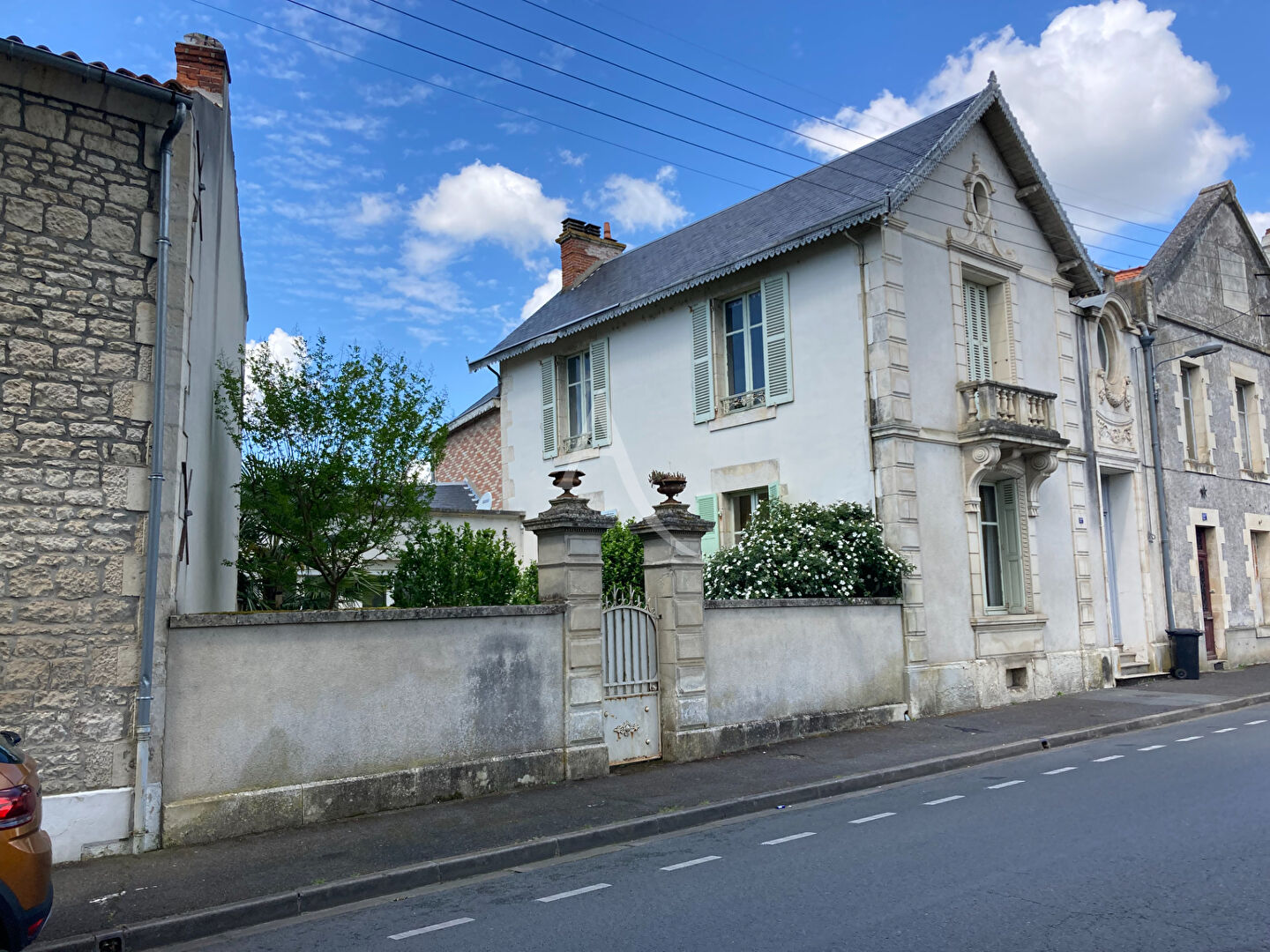 Agence immobilière de L'Adresse  LAU DU MARAIS - L'ADRESSE LAU DES NAIADES